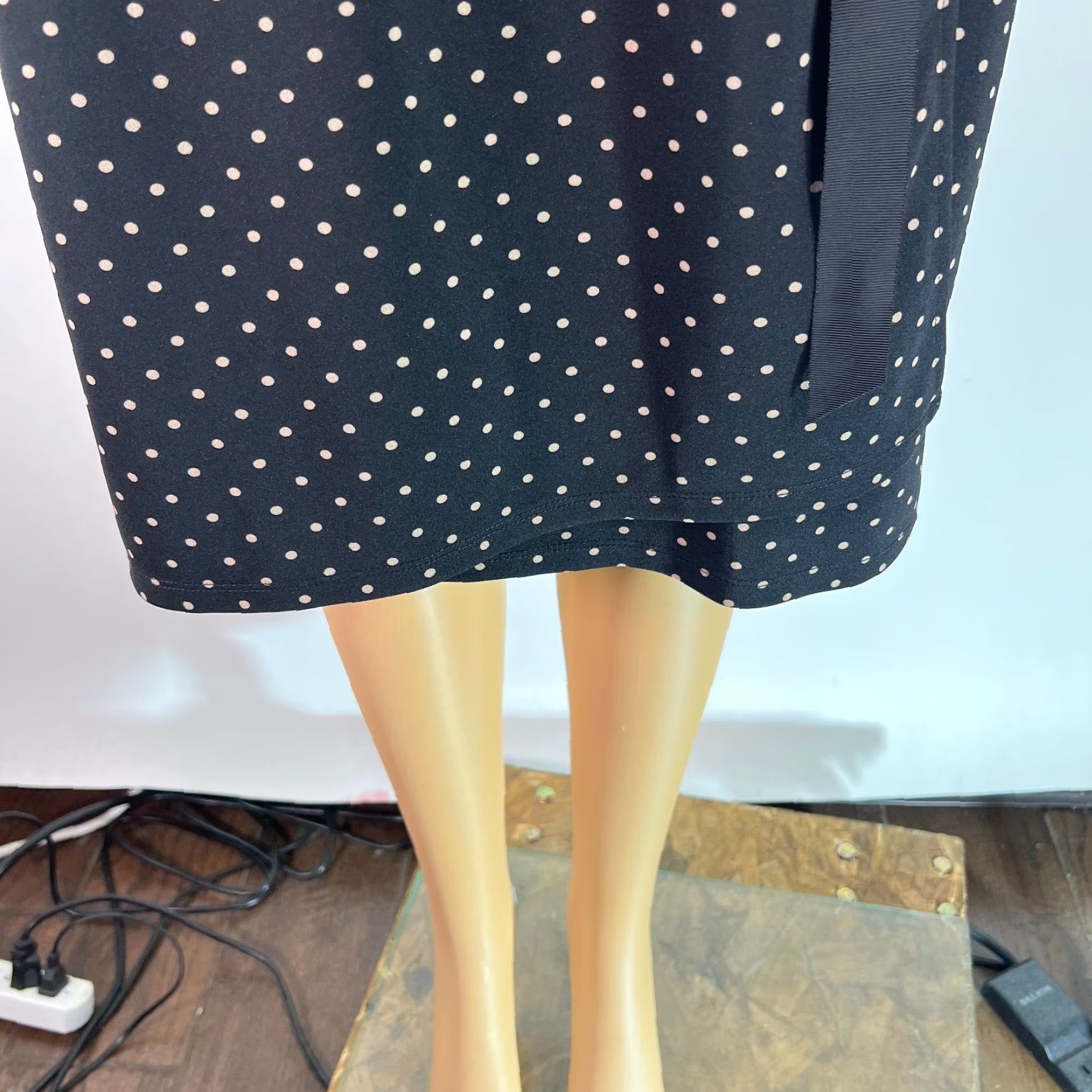 Ann Taylor Ann Taylor Loft Womens Dress Polka Dot V Neck Black Faux Wrapped Midi Size 6 Size M / US 6-8 / IT 42-44 - 7 Thumbnail