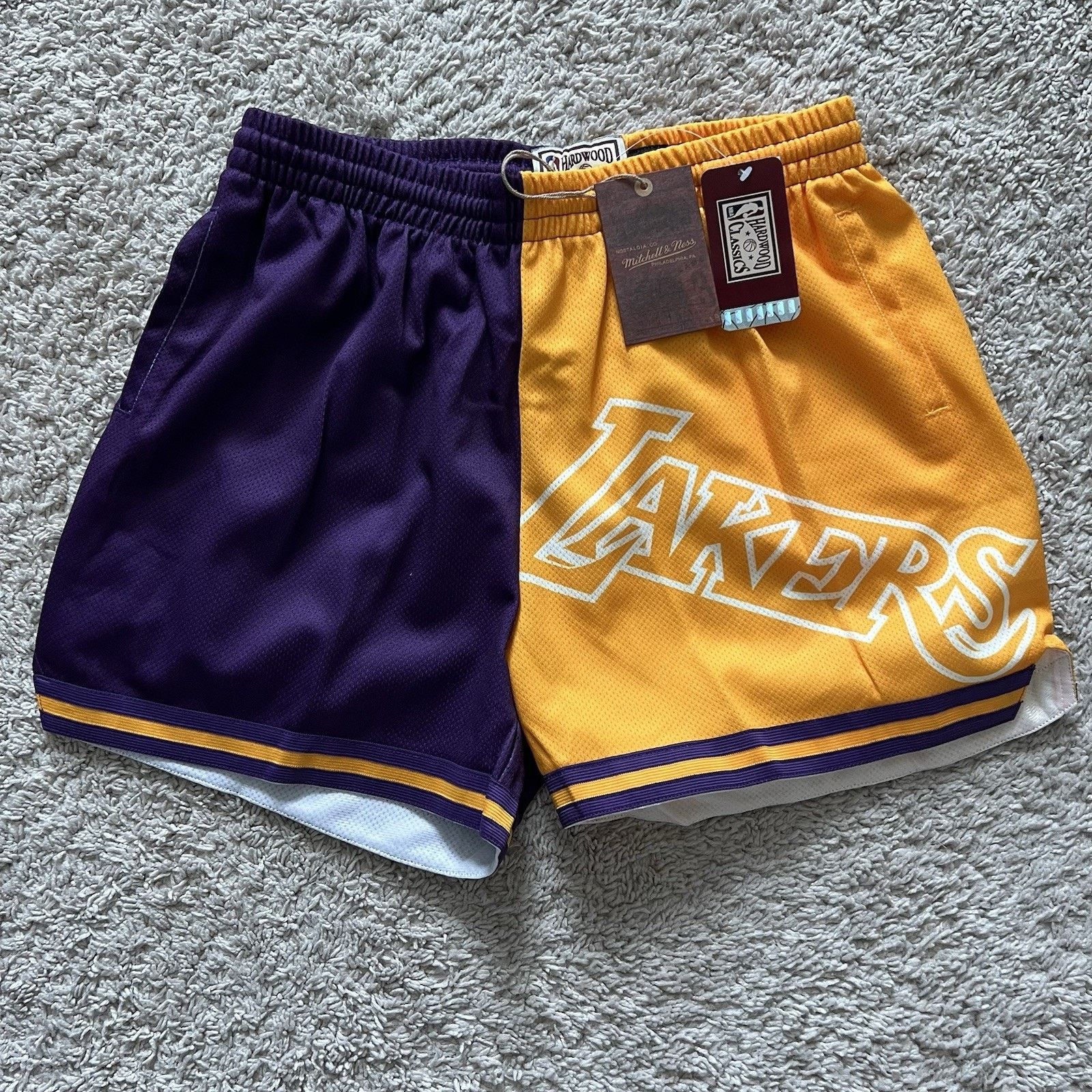 Mitchell & Ness MITCHELL & NESS NBA LOS ANGELES LAKERS BIG FACE 5.0 SHORTS Size 32" / US 10 / IT 46 - 3 Thumbnail