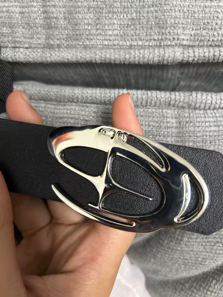Japanese Brand Unique Design Smooth Buckle Belt Size 44 - 2 Thumbnail