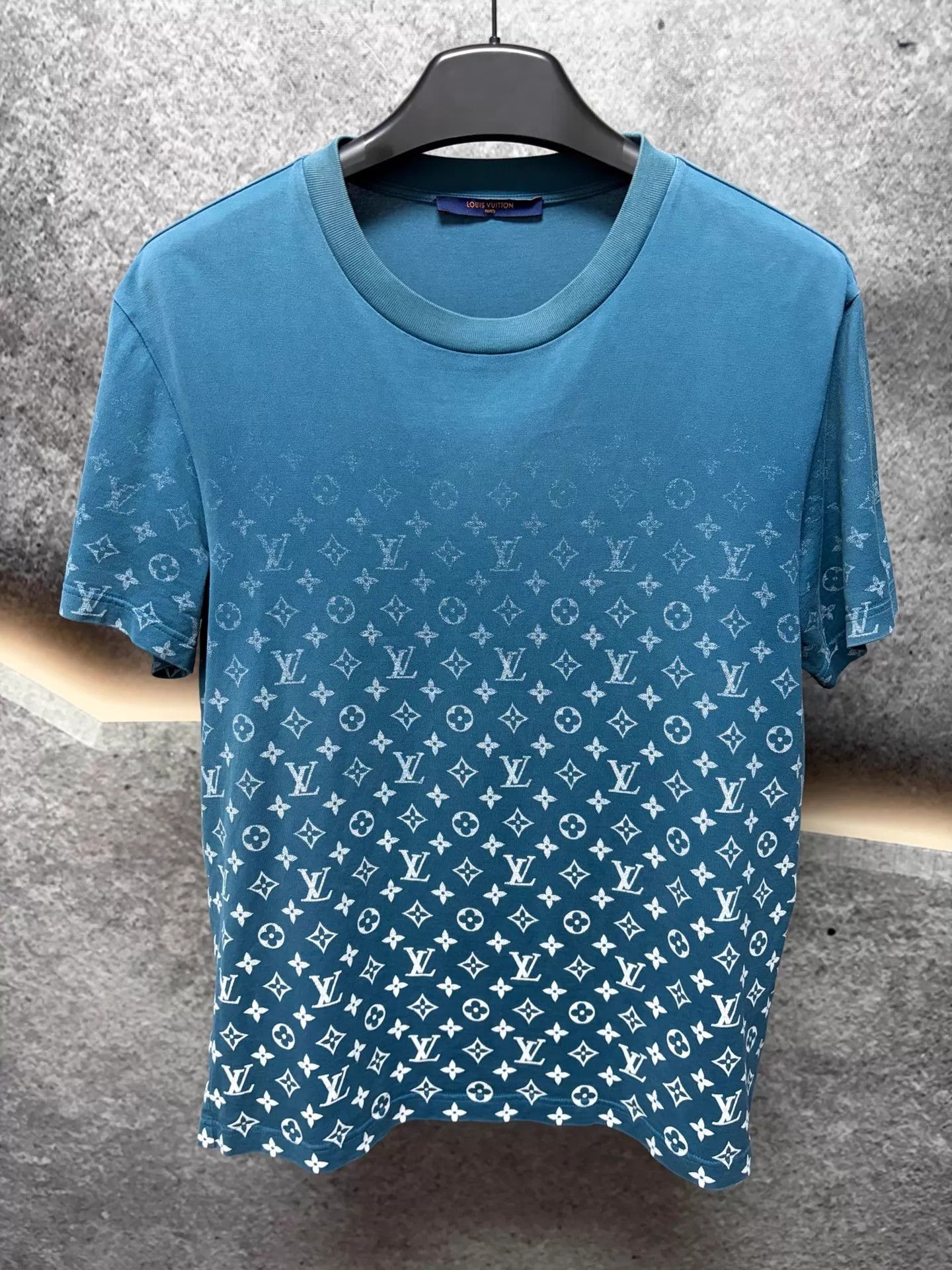 Louis Vuitton LV short-sleeve tee M like new Size US M / EU 48-50 / 2 - 1 Thumbnail