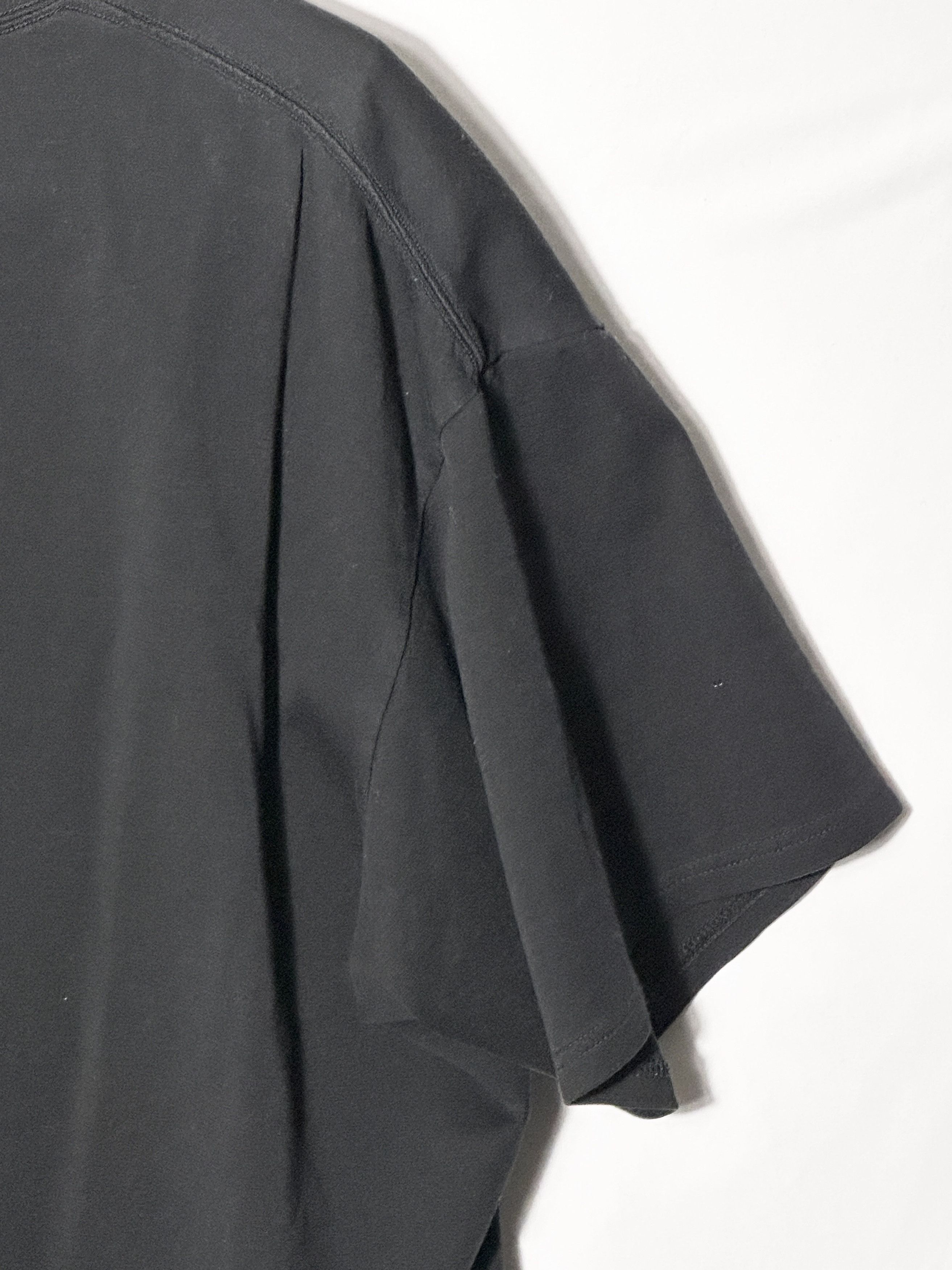 Japanese Brand Amorphia Logo XL Black Crop Top Size US L / EU 52-54 / 3 - 11 Thumbnail