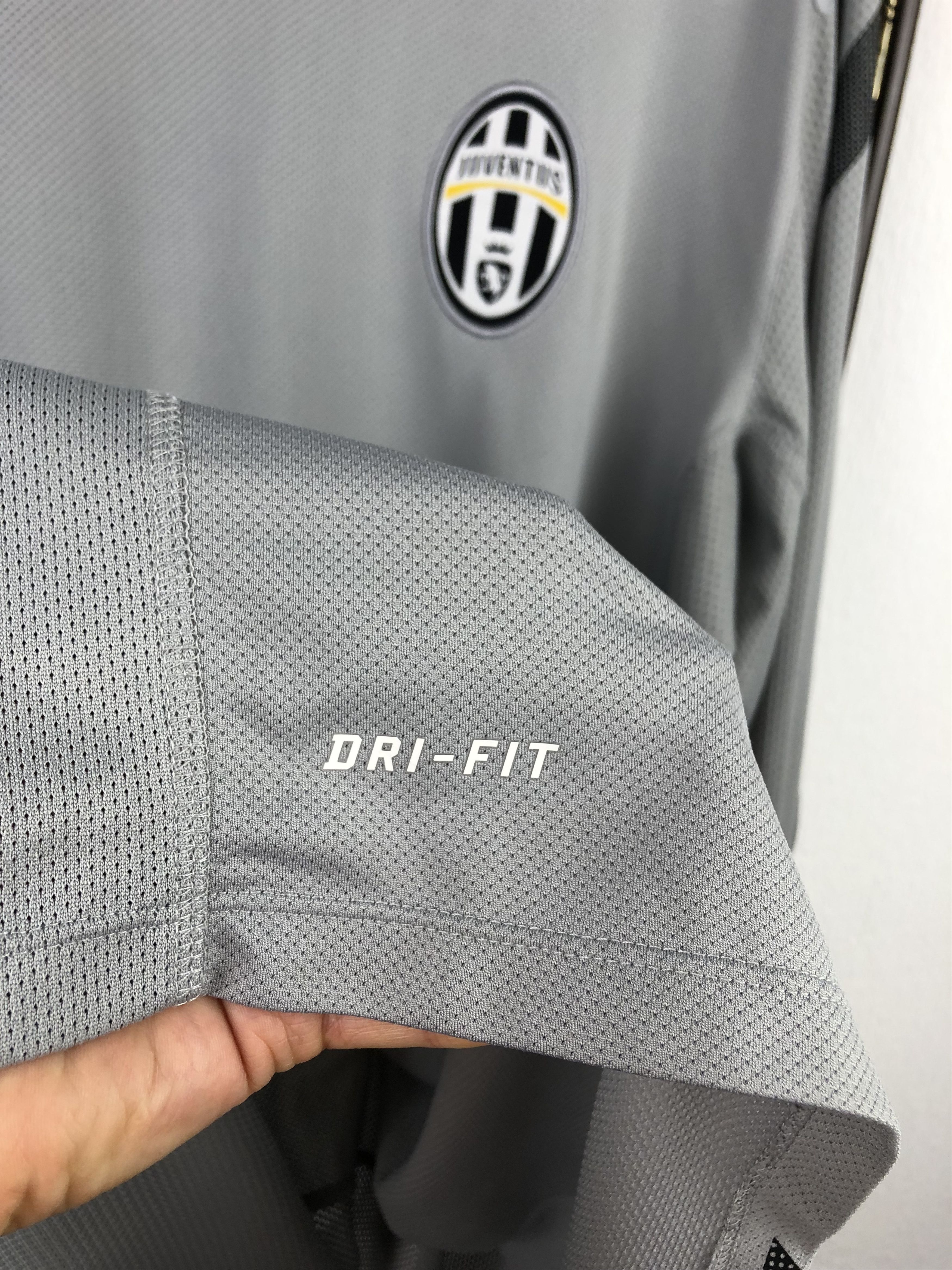 Nike Juventus Goalkeeper shirt Goalkeeper Player Issue Jersey Size US XL / EU 56 / 4 - 8 Thumbnail
