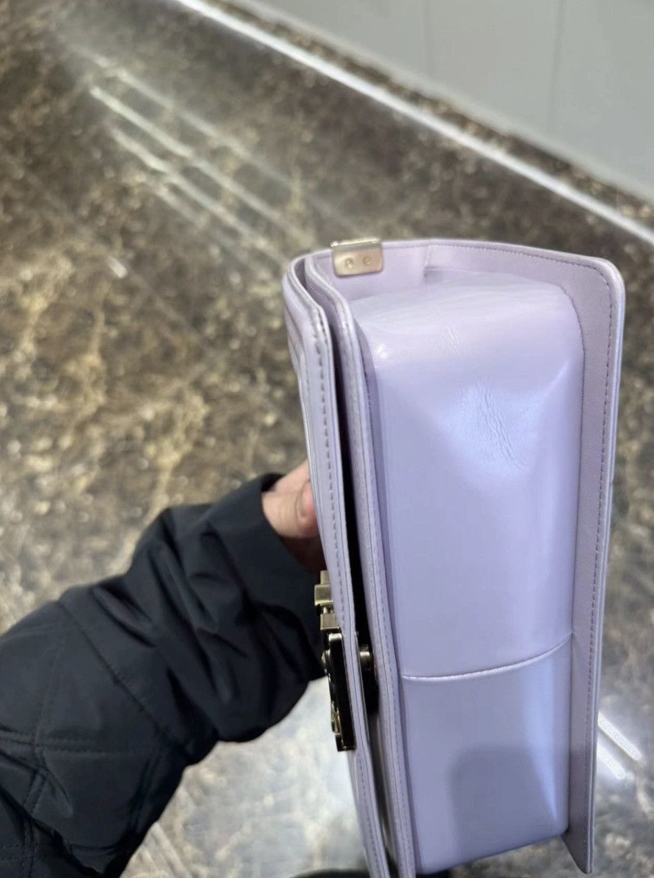 Chanel Chanel Boy Patent Leather handbag in lilac/ light purple Size ONE SIZE - 13 Thumbnail