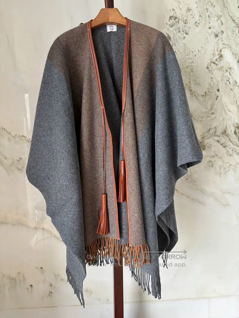 Hermes Hermes Classic Cloak Size M / US 6-8 / IT 42-44 - 1 Thumbnail