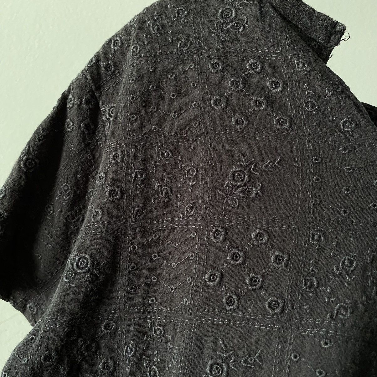 Comme des Garcons COMME des GARCONS Black Embroidered Cutout Short-Sleeve Top Size M / US 6-8 / IT 42-44 - 6 Thumbnail