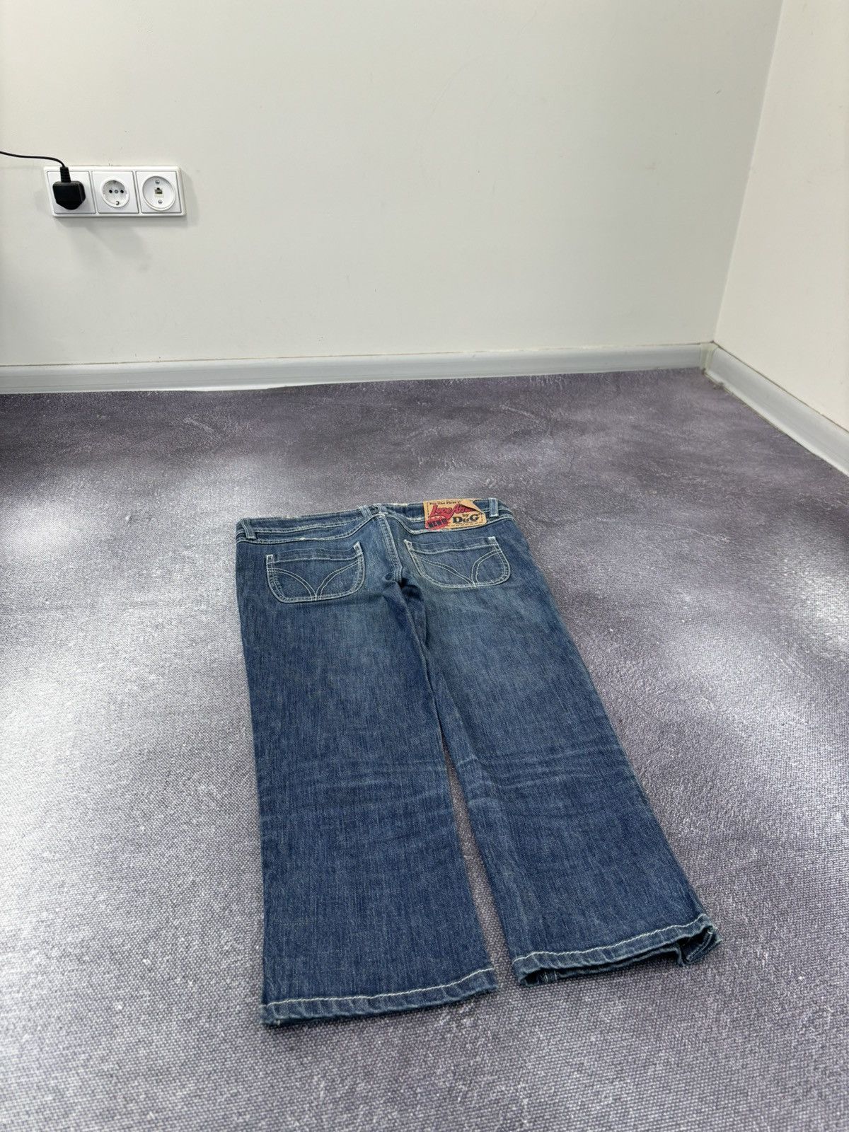 Dolce & Gabbana Vintage Dolce & Gabbana Glamour Women’s Cropped Denim Jeans Size 26" / US 2 / IT 38 - 17 Thumbnail