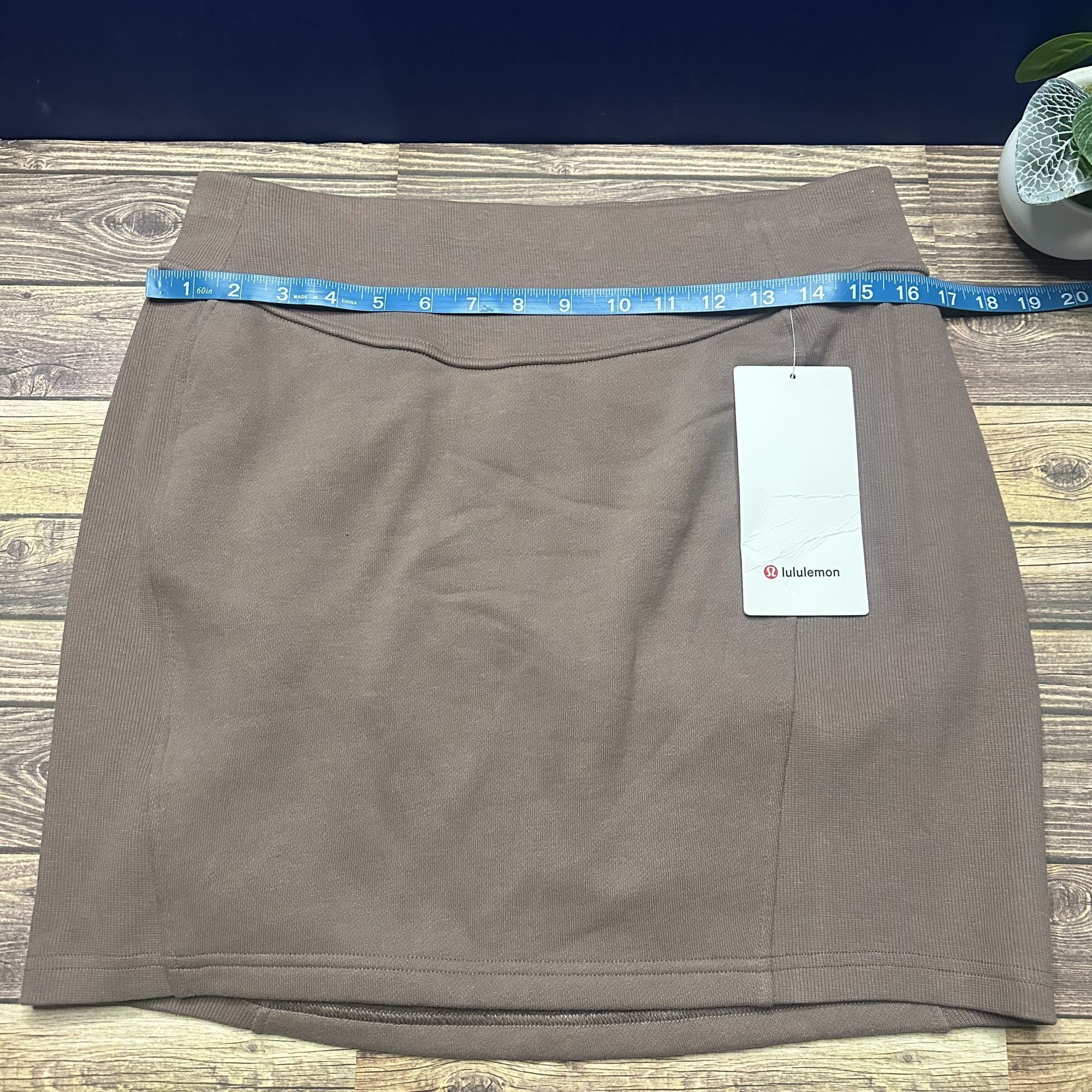 Lululemon Lululemon Scuba High Rise Mini Skirt NWT Size Large (TPTC) Size 32" / US 10 / IT 46 - 4 Thumbnail
