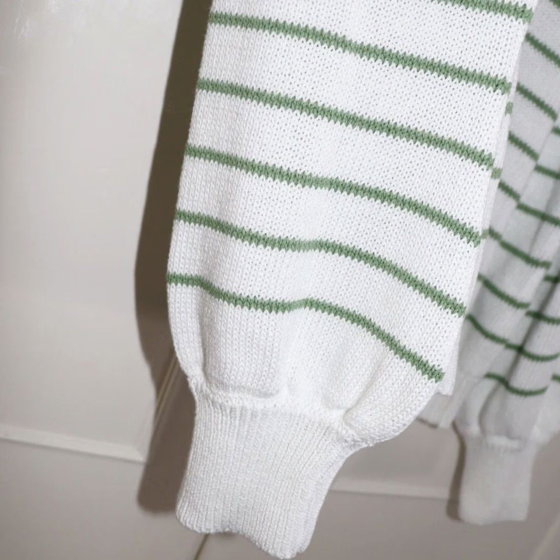 Vintage VINTAGE Outfit Of The Day Jumper Size M/L Womens White Green Striped 1/4 Button New with tags made in Italy and the lower sleeve areas Balloon out. Size M / US 6-8 / IT 42-44 - 4 Thumbnail
