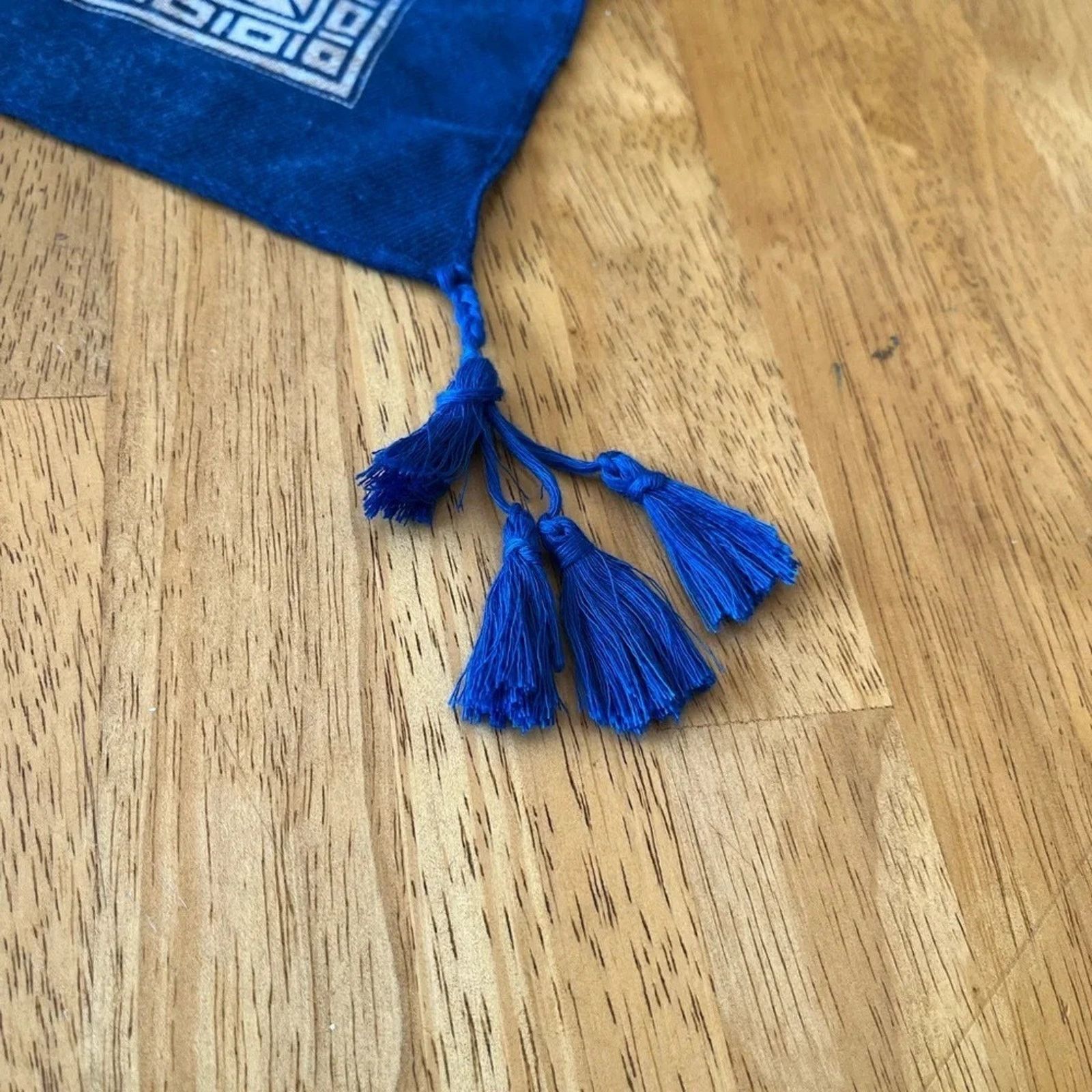 Shein Elephant novelty print scarf with tassels at each corner. Size ONE SIZE - 4 Thumbnail