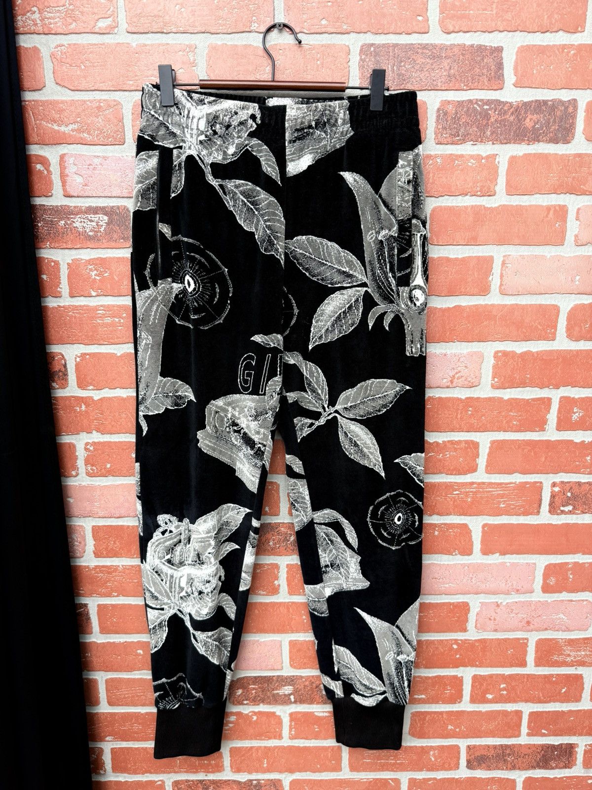 Givenchy Givenchy velvet floral lounge pants size M Size US 32 / EU 48 - 1 Thumbnail