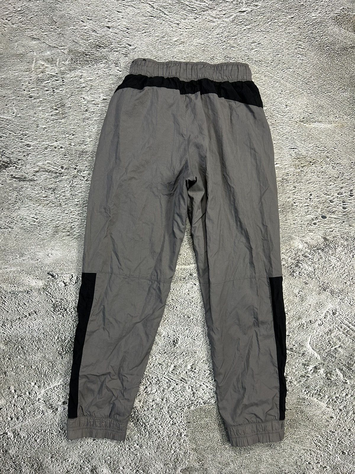 Nike Nike vintage grey nylon track pants small logo drill Y2K Size US 28 / EU 44 - 4 Thumbnail