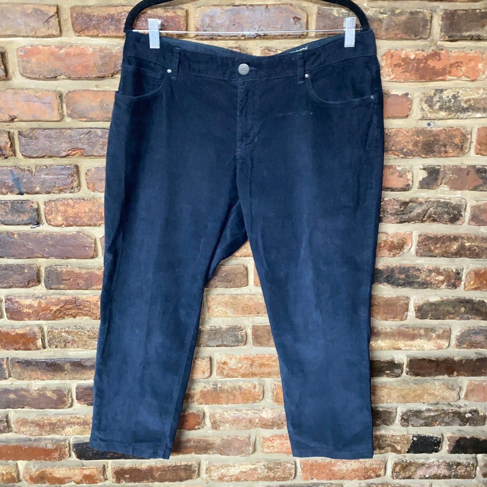 Eddie Bauer Eddie Bauer Navy Blue Corduroy Slim Modern Fit Pants 14P Size 36" / US 14 / IT 50 - 1 Thumbnail