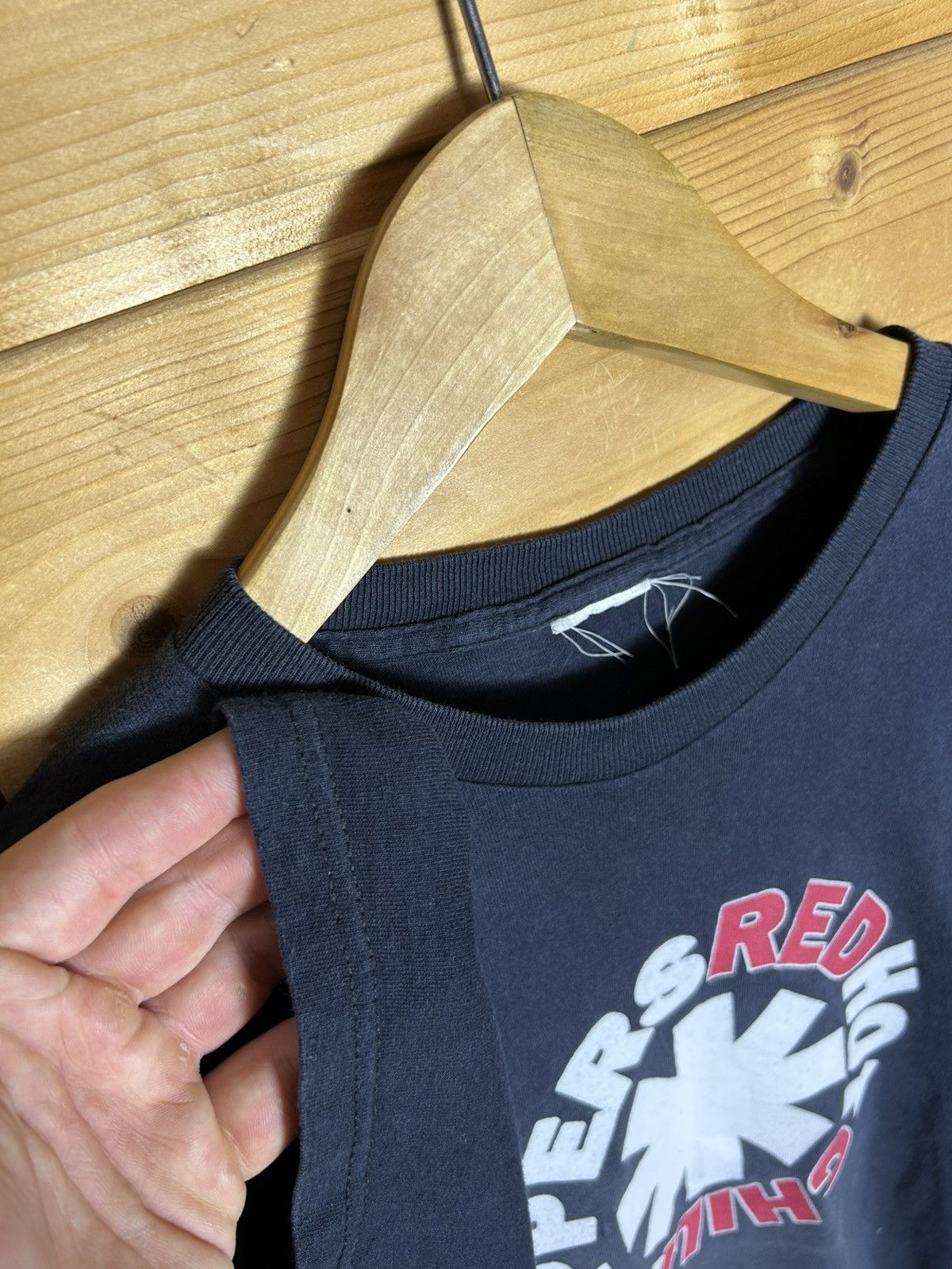 Vintage Vintage 00s Red Hot Chili Peppers faded t shirt Size US M / EU 48-50 / 2 - 4 Thumbnail