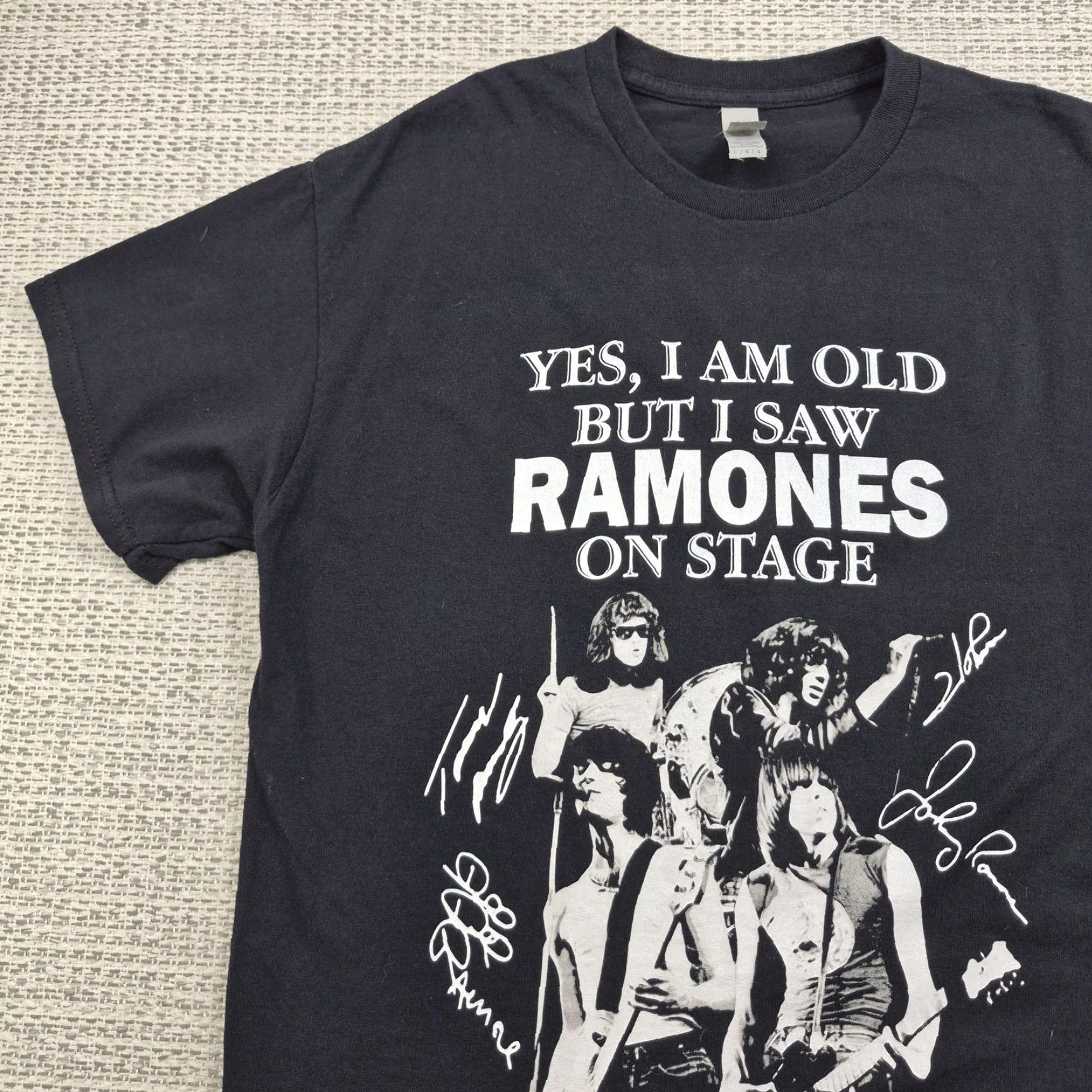 Gildan VINTAGE Ramones Yes I Am Old Shirt Mens Large Black Gildan Rock Band Graphic Tee Size US L / EU 52-54 / 3 - 3 Thumbnail