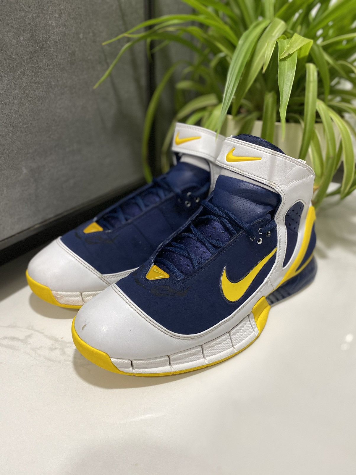 Nike Nike Air Zoom huarache 2K5 Midnight Navy Varsity Maize Size US 11 / EU 44 - 3 Thumbnail