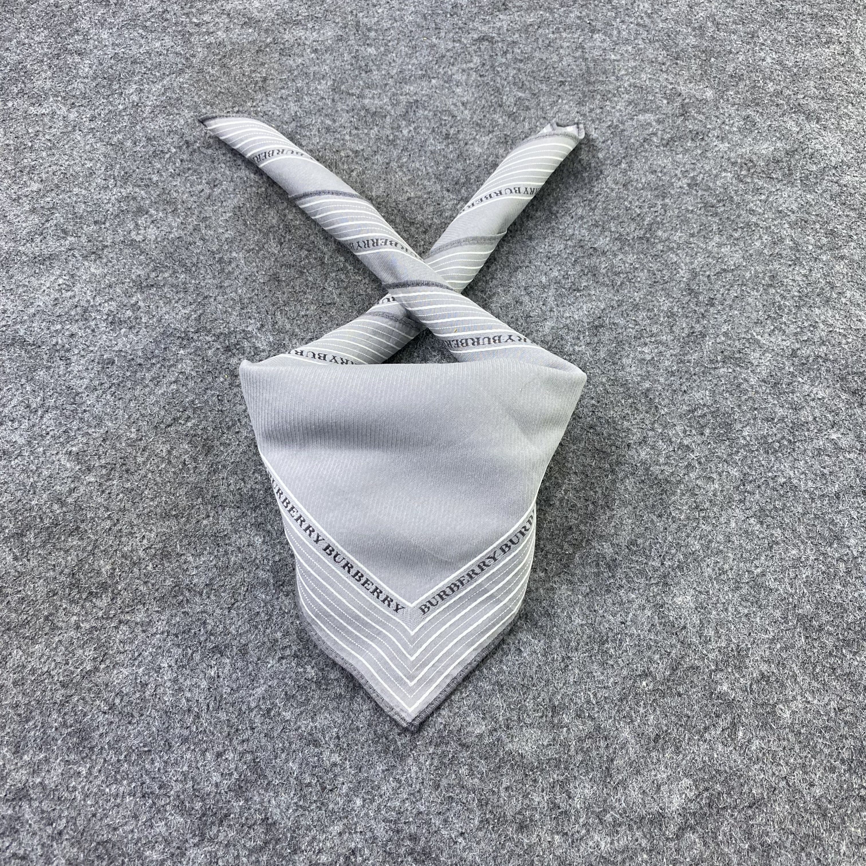Burberry Burberry Handkerchief / Bandana / Neckerchief-B2254 Size ONE SIZE - 2 Thumbnail