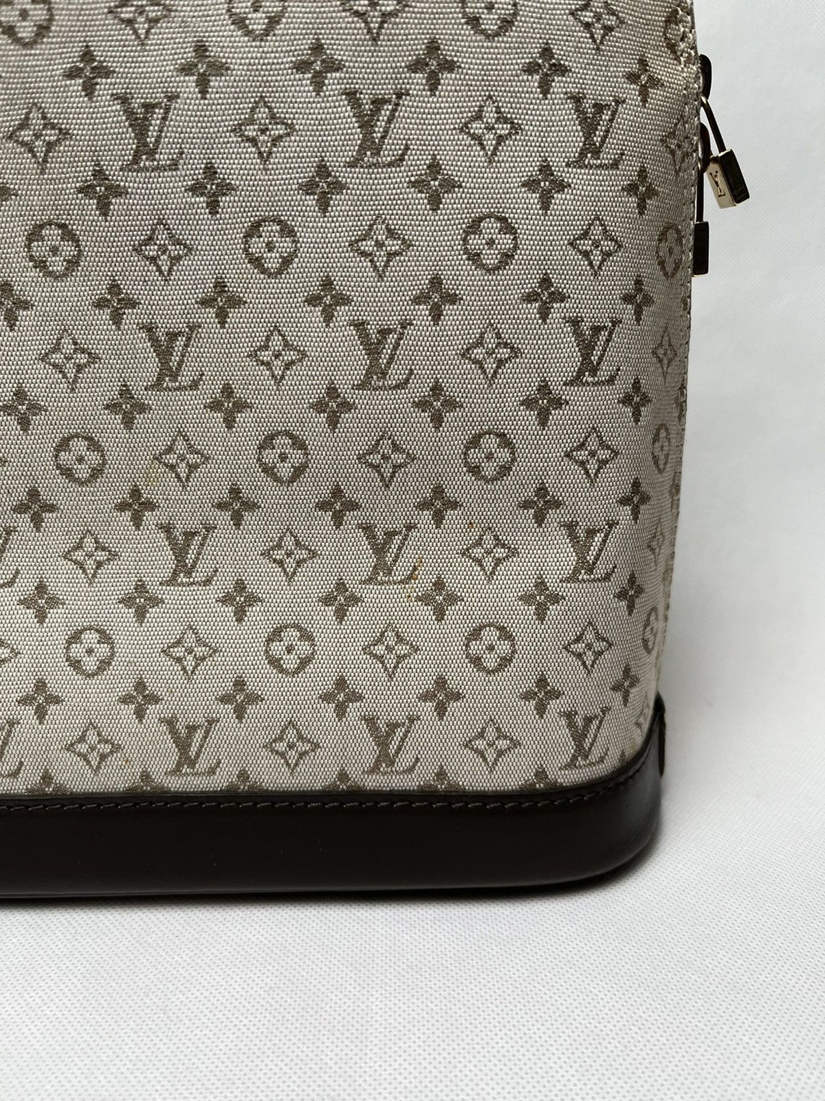 Louis Vuitton Louis Vuitton Alma cloth handbag grey monogram rare Size ONE SIZE - 5 Thumbnail