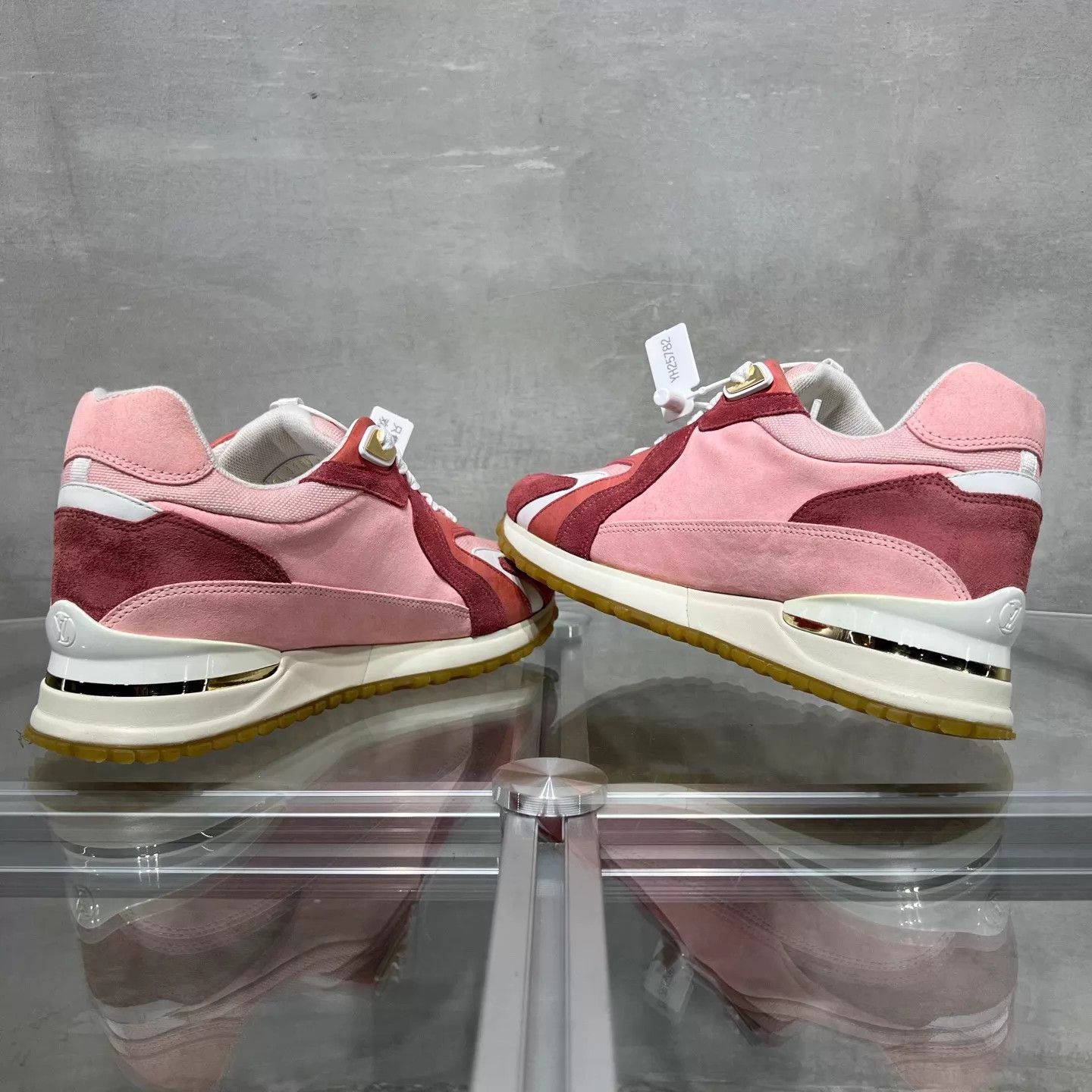 Louis Vuitton LV women's pink sneakers UK1.5/35.5 Size US 5 / IT 35 - 5 Thumbnail