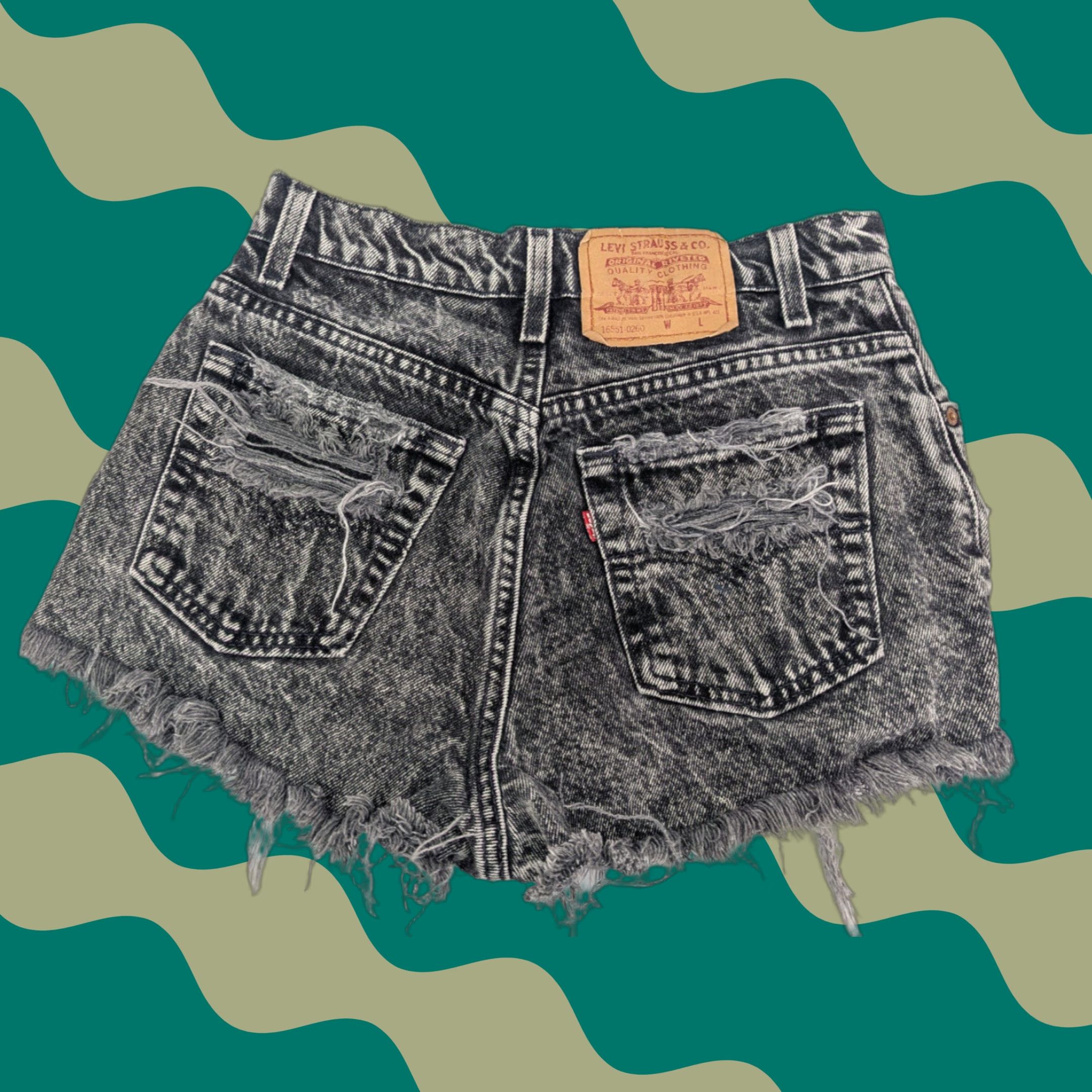 Levi's VINTAGE Levi's 16551-0260 Denim Cut-Off Shorts Faded Raw Hem Grunge USA Size 8 Size 30" / US 8 / IT 44 - 1 Thumbnail