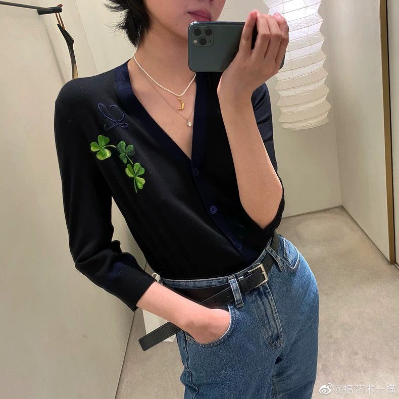 Loewe LOEWE Four-leaf clover embroidered wool sweater Size XS / US 0-2 / IT 36-38 - 1 Thumbnail