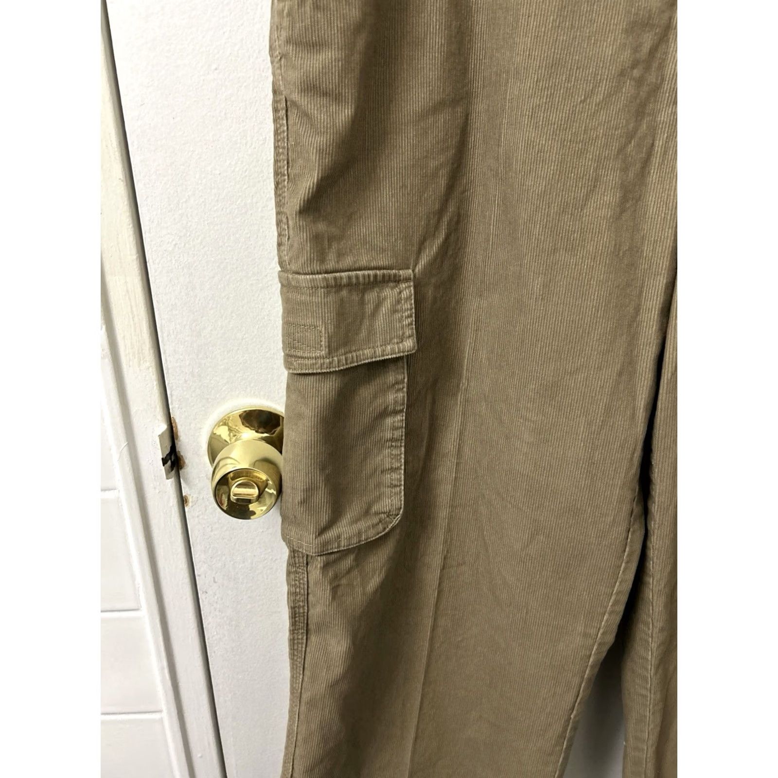 Eddie Bauer VINTAGE? No — Eddie Bauer Corduroy Cargo Pants Mens 33x27 Tan Relaxed Fit Straight Leg Size US 33 - 6 Thumbnail