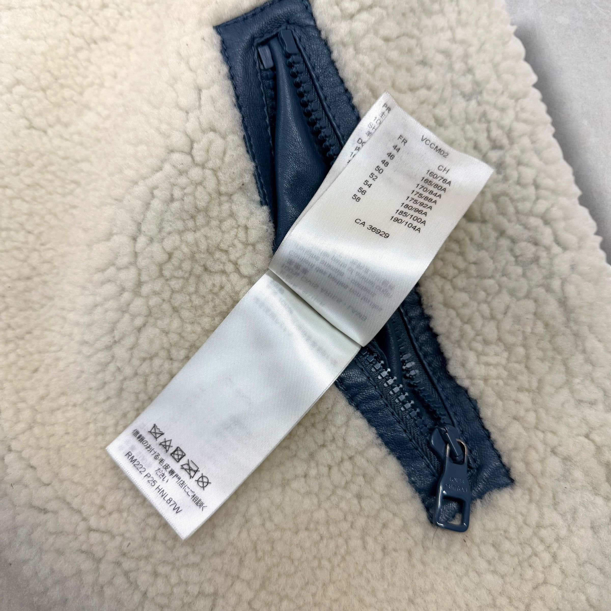 Louis Vuitton Louis Vuitton Reversible Shearling Gilet 46 (S) Size US S / EU 44-46 / 1 - 10 Thumbnail
