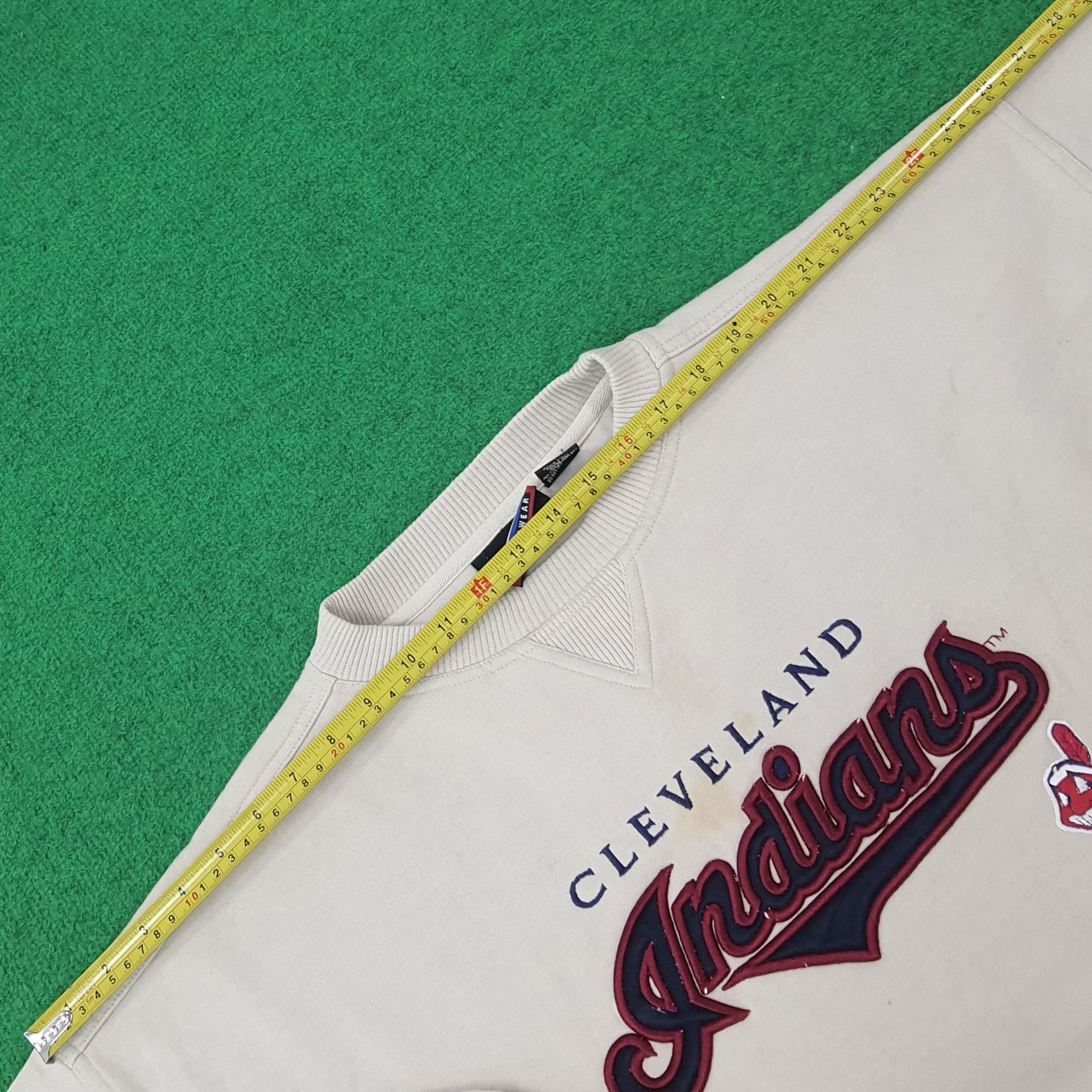 Vintage Vintage Cleveland Indians MLB Sweatshirt C257N26 Size US XXL / EU 58 / 5 - 7 Thumbnail