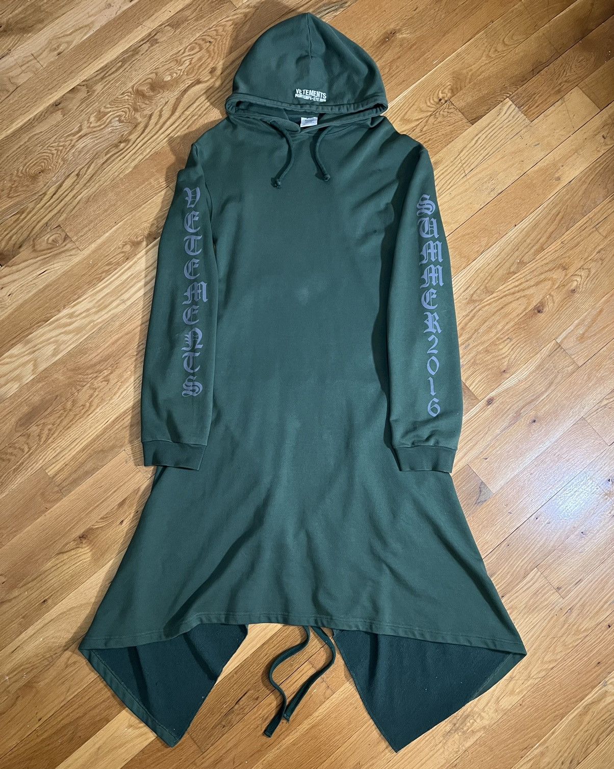 Pre-owned Vetements S/s 2016 Extended Hoodie In Olive Green