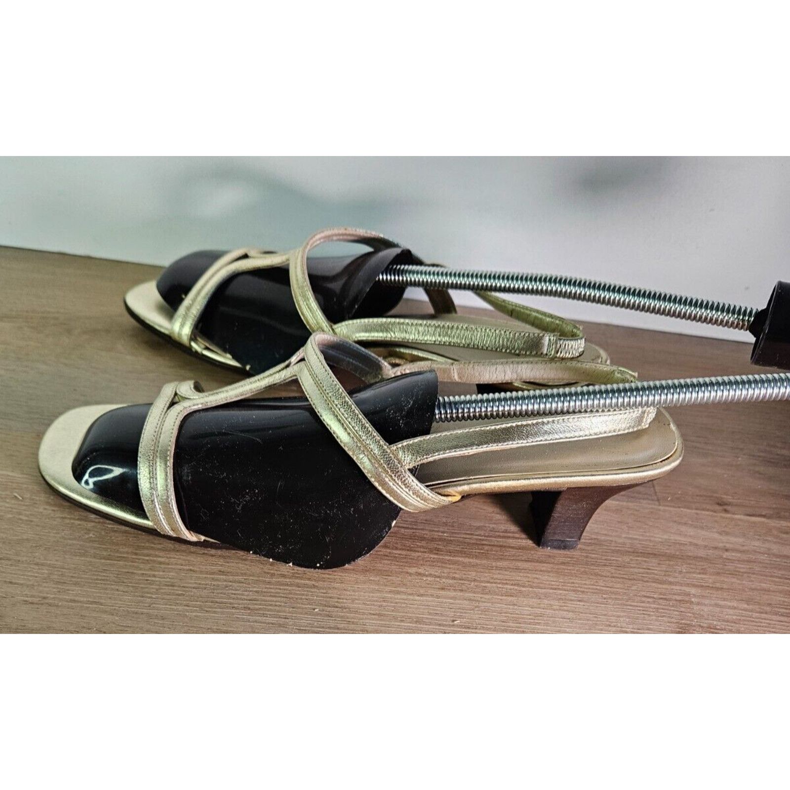 Vitaliano Adrienne Vittadini Women’s Gold & Black Leather Sandals 8.5 Size US 8.5 / IT 38.5 - 3 Thumbnail