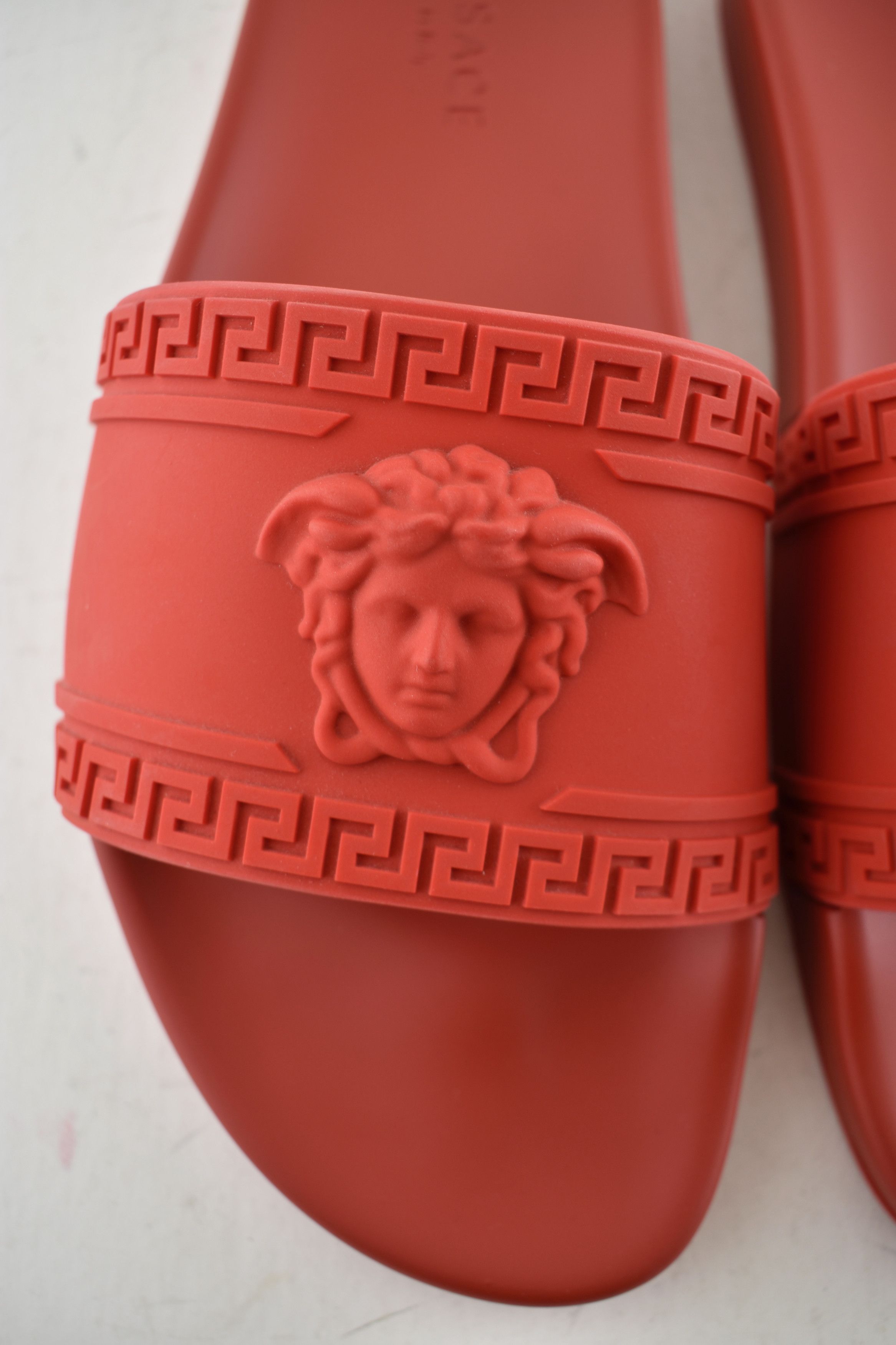 Versace Medusa Rubber Logo Slide Pool Sandal Flip Flop Flat 44 11 Size US 11 / EU 44 - 9 Thumbnail