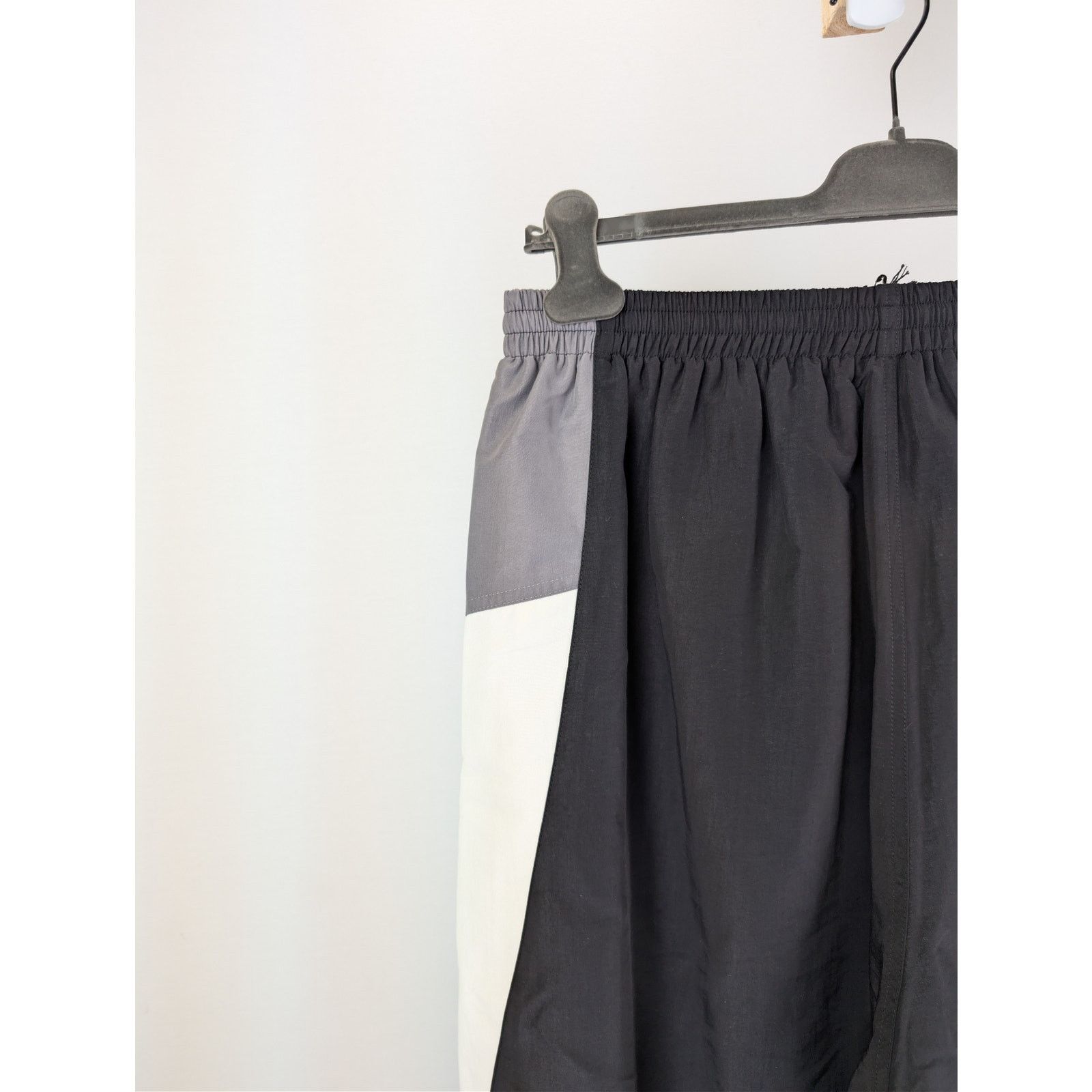 Balenciaga o1rshd1 Nylon Medium Fit Tracksuit Sweatpants Trousers Black Size US 36 / EU 52 - 15 Thumbnail