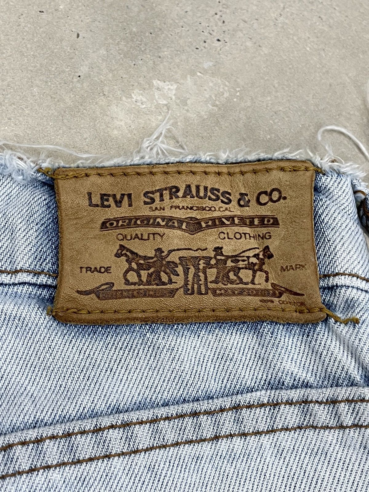 Levi's Vintage Levis Light Wash Distressed Denim Pants (AE5) Size US 28 / EU 44 - 20 Thumbnail