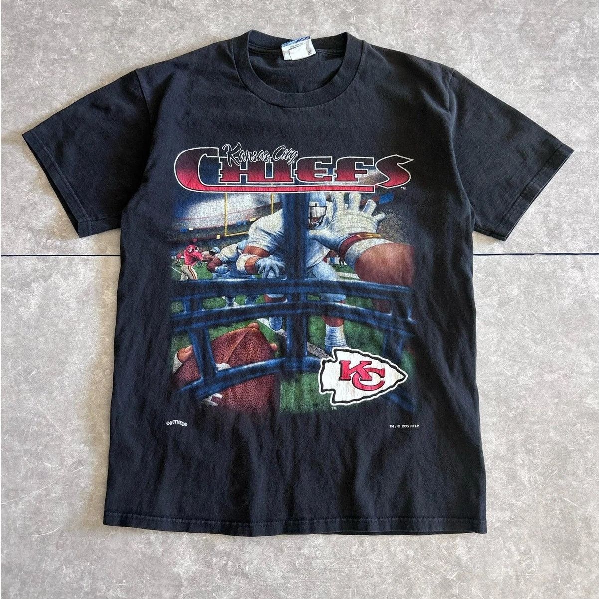 Vintage 90s Vintage Kansas City Chiefs POV Black T Shirt Size M Size US M / EU 48-50 / 2 - 1 Thumbnail