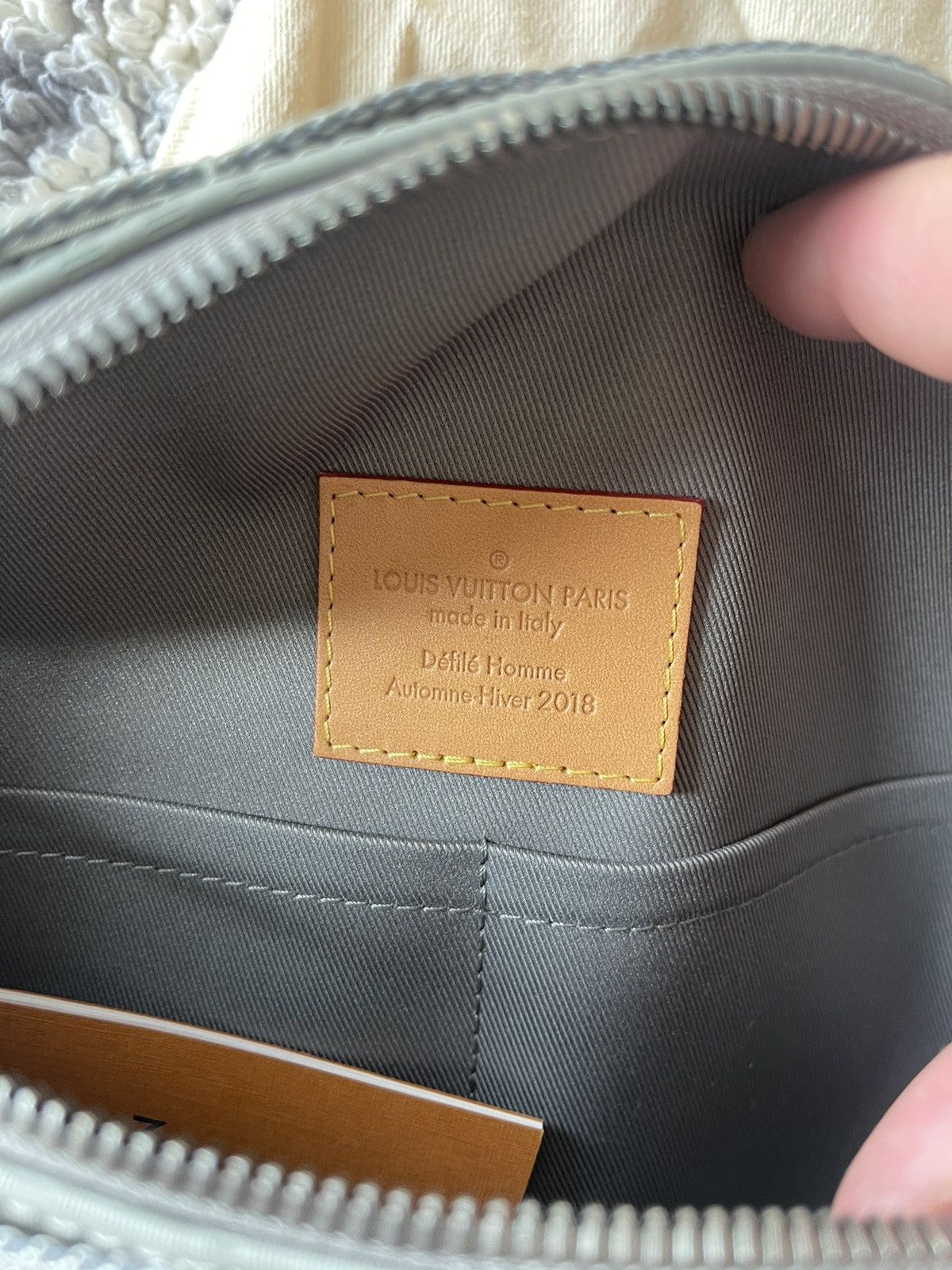 Louis Vuitton Louis Vuitton x Kim Jones Titanium Messenger Bag Size ONE SIZE - 6 Thumbnail