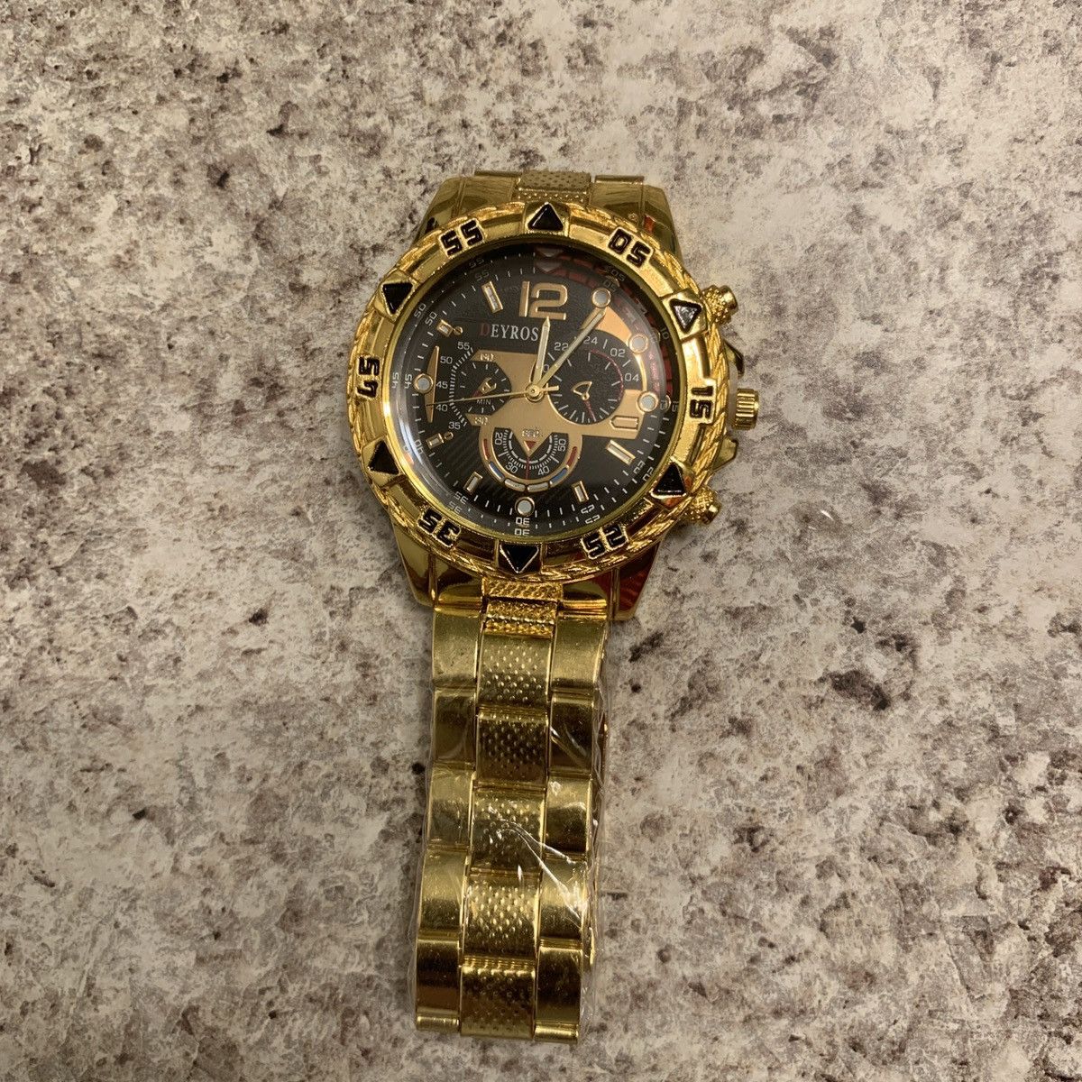 Other Gold and black watch with a cool design Size ONE SIZE - 1 Thumbnail