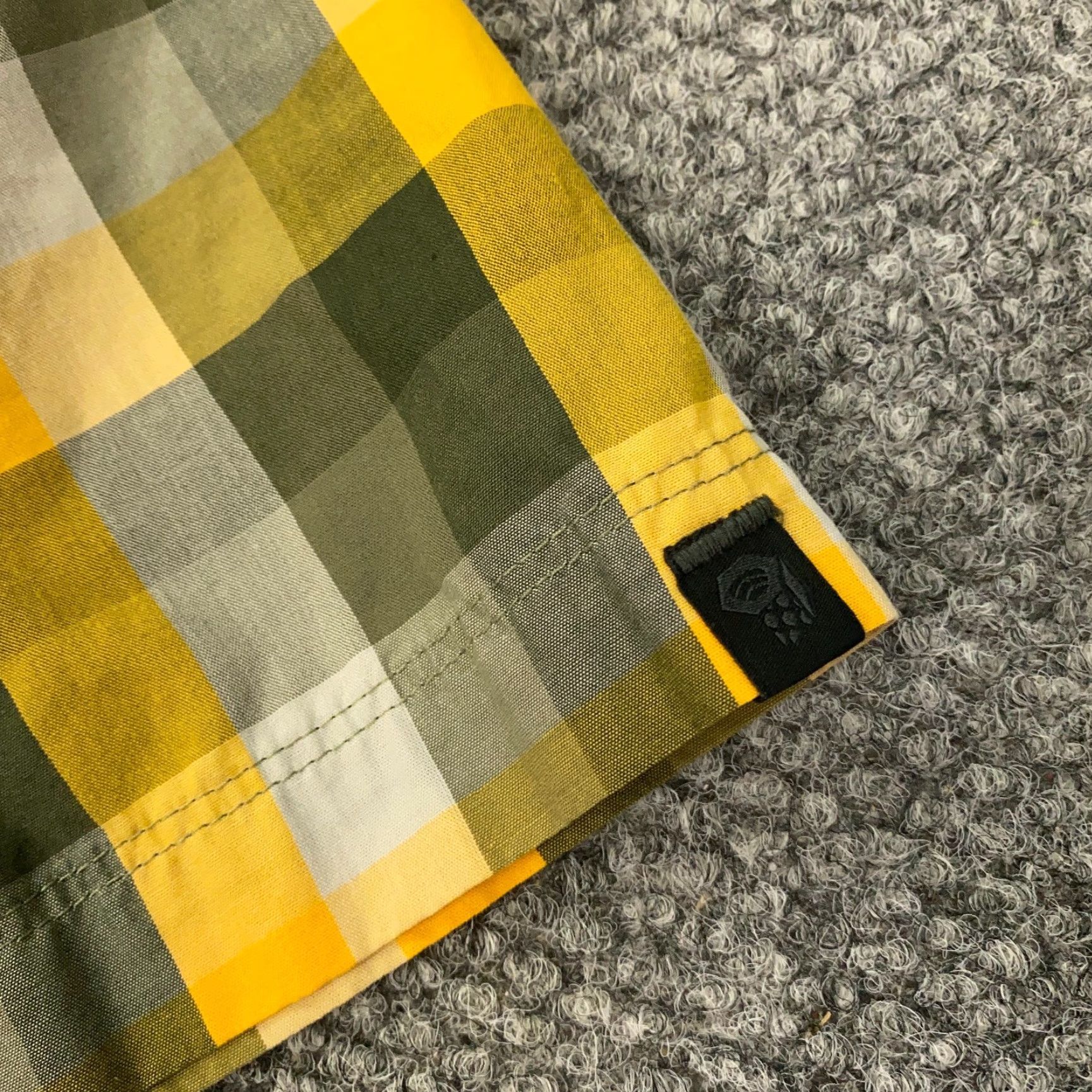 Mountain Hardwear VINTAGE Mountain Hardwear Shirt Mens L Plaid Button-Up Short Sleeve Yellow Cotton Polyester Casual Travel Workwear Distinctive Classic Outdoor Mens Size US L / EU 52-54 / 3 - 6 Thumbnail
