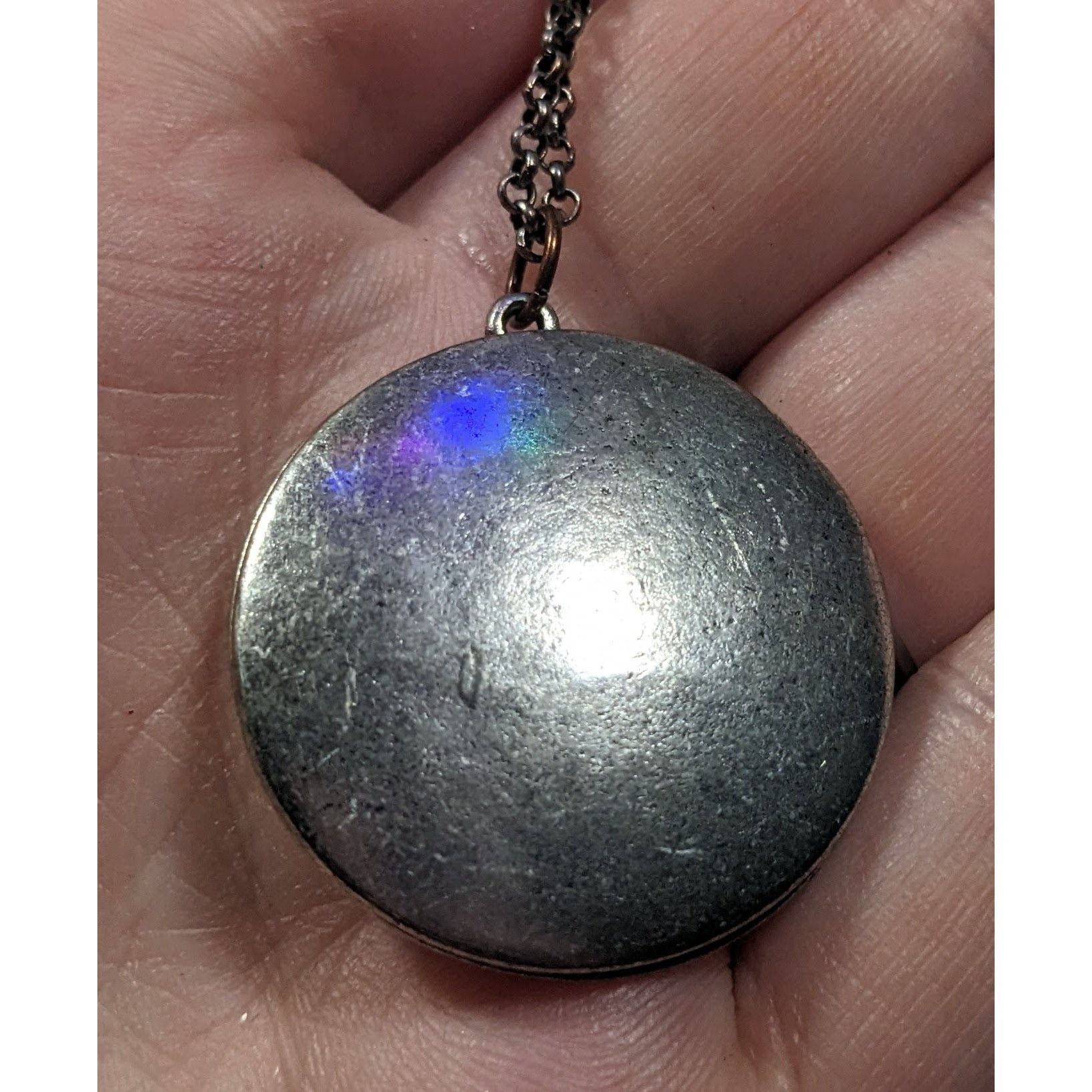 American Eagle Outfitters Bohemian Vintage Y2K AEO Floral Engraved Silver Tone Pendant Size ONE SIZE - 8 Thumbnail