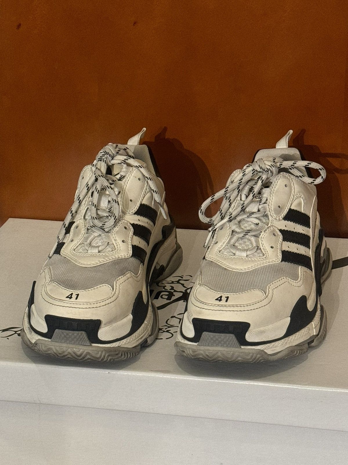 【BALENCIAGA】BALENCIAGA×adidas TRIPLE S New images of the adidas x Balenciaga Triple S have been