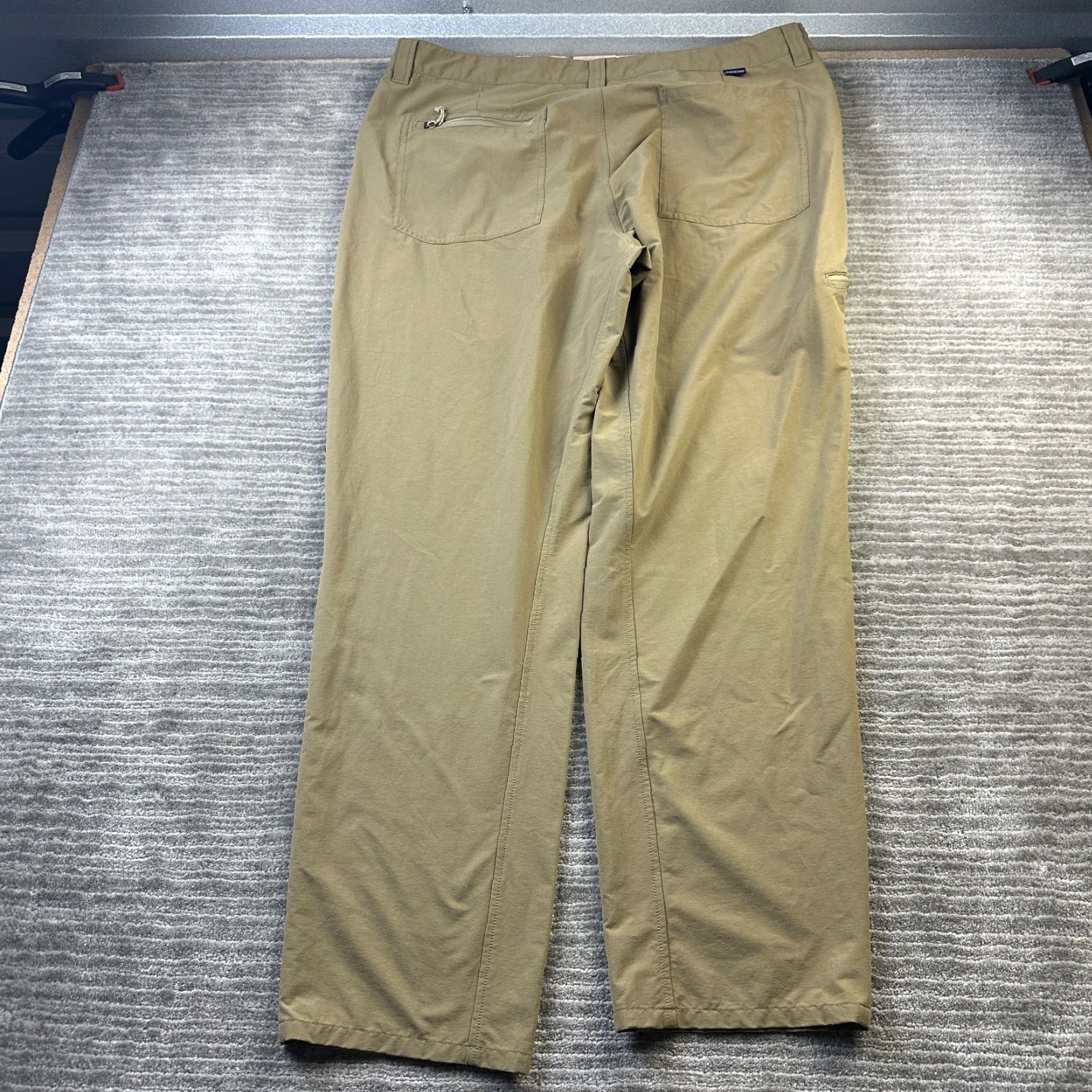 Patagonia Patagonia Quandary Pants Mens 40x31 Beige Tan Cargo Casual Travel 40 in Nylon Zipper Pockets Logo Regular Straight All Seasons Nec Size US 40 / EU 56 - 2 Thumbnail