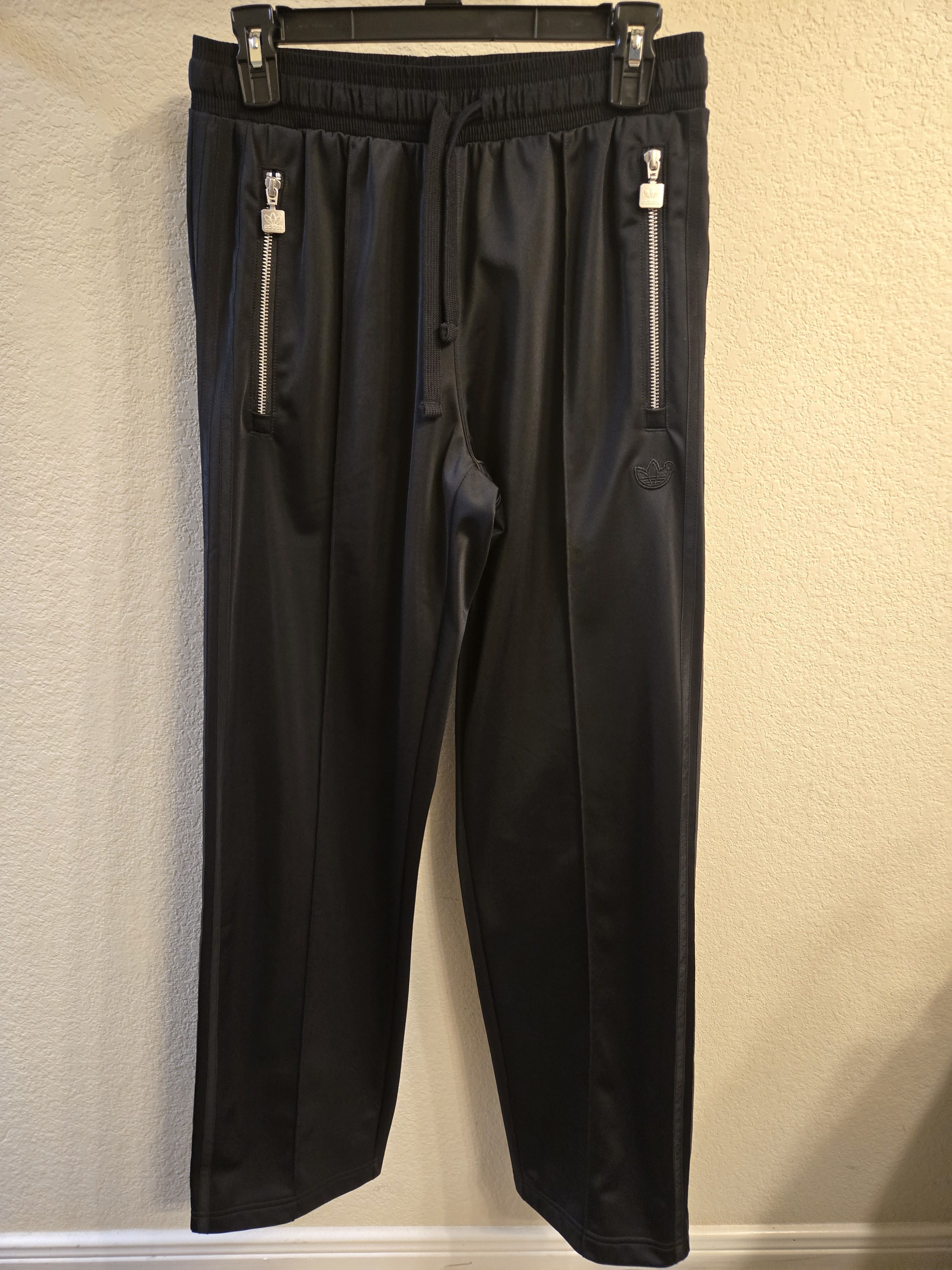 Adidas Adidas Blue Version fabric loose track pant Size US 30 / EU 46 - 1 Thumbnail