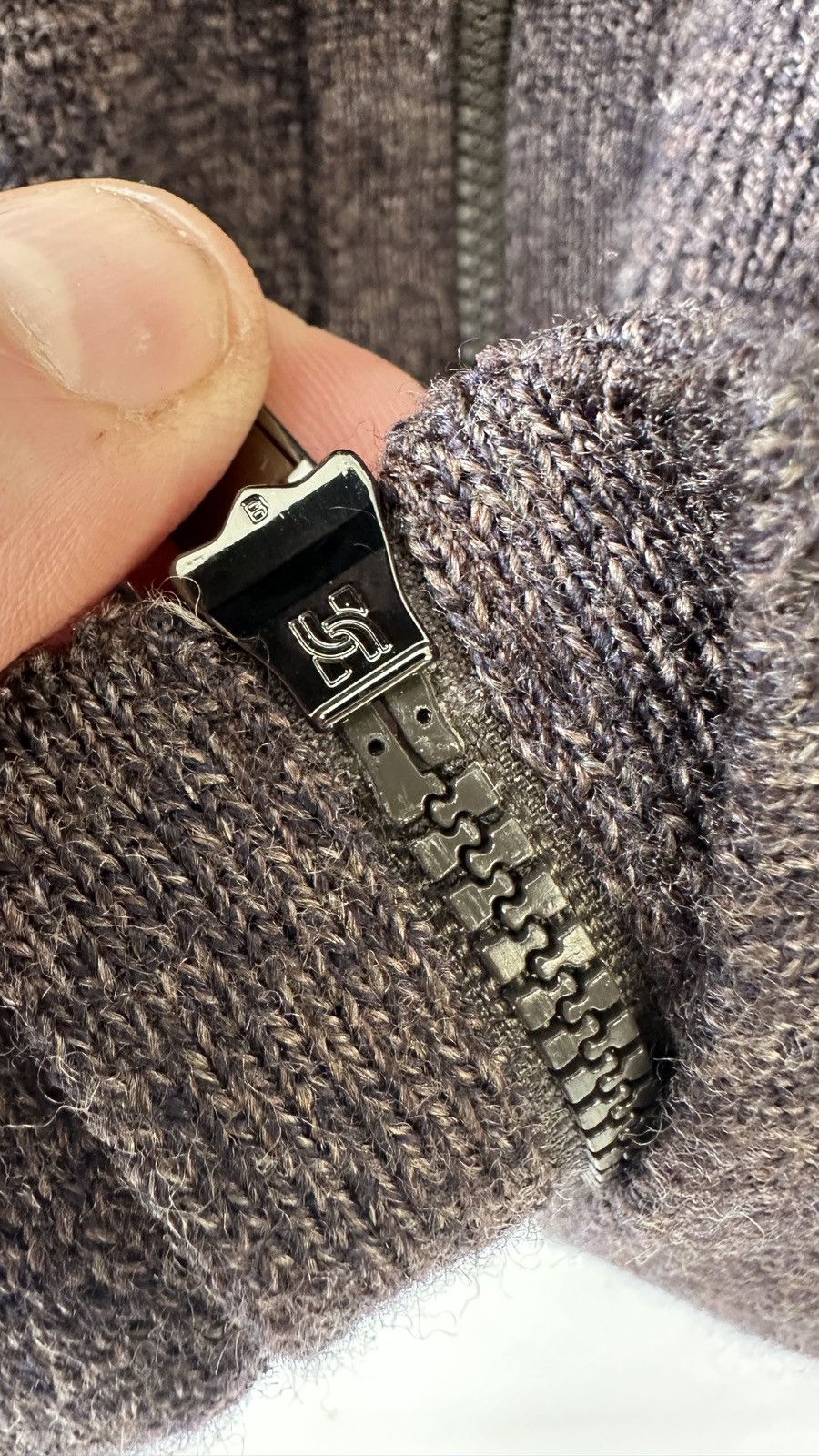 Hugo Boss Hugo Boss Zip Up Knit Jumper S Regular Fit Brown Virgin Wool Size US S / EU 44-46 / 1 - 9 Thumbnail