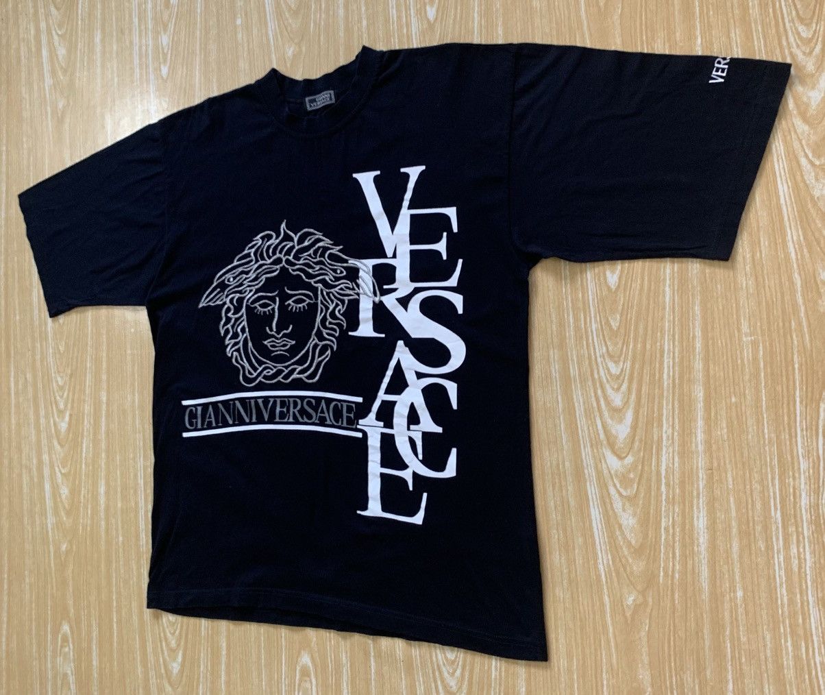 Versace Rare.. Versace Medusa Embroidered T Shirt Size US XL / EU 56 / 4 - 5 Thumbnail