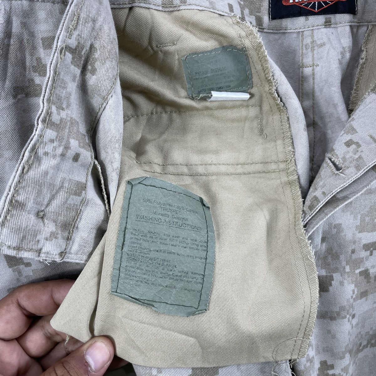 Vintage Vintage Camo Military Distressed Double Knee Cargo Pants Size US 35 - 14 Thumbnail