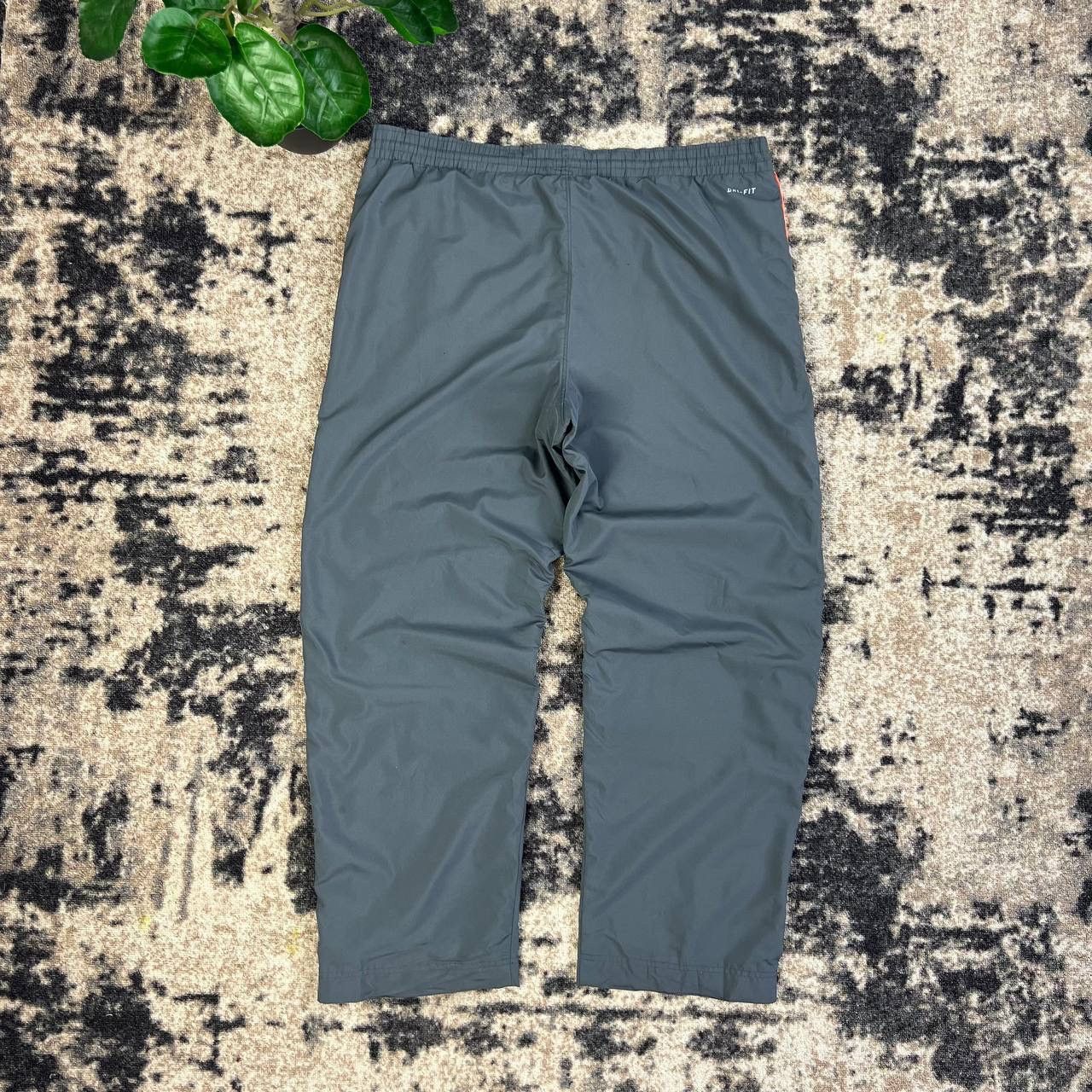 Nike Nike Swoosh Vintage Y2K Baggy Parachute Track Pants Size US 34 / EU 50 - 2 Thumbnail