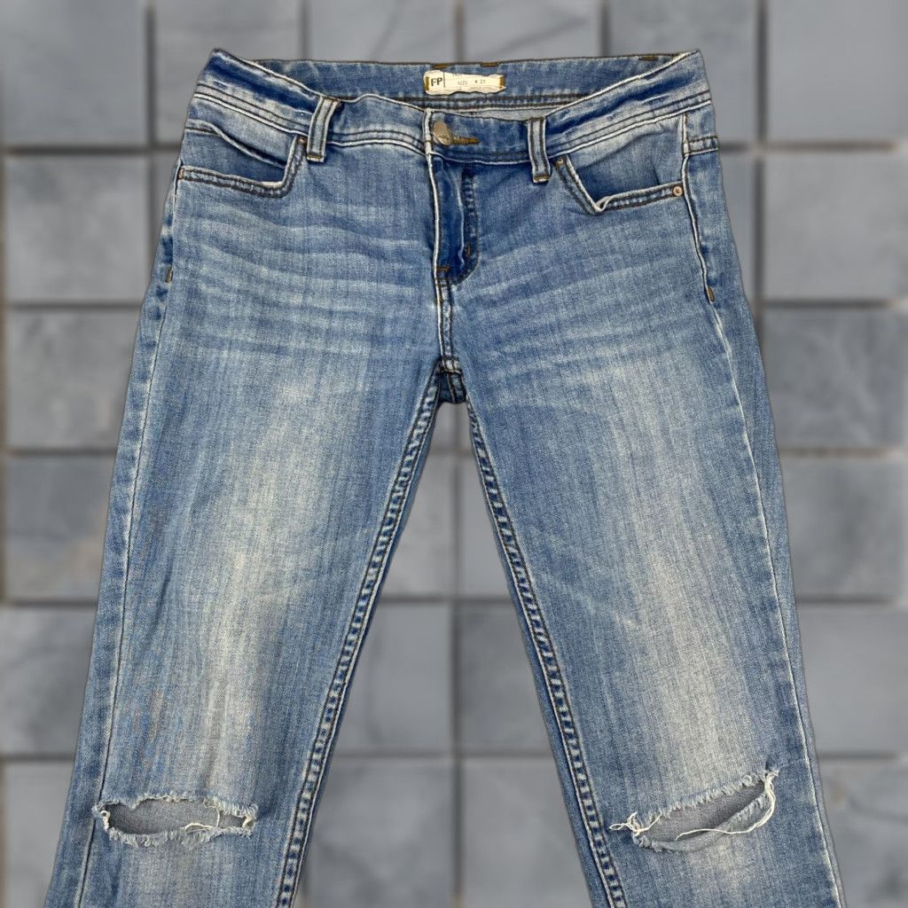 Free People VINTAGE? Free People Jeans Womens Blue Skinny Ankle Distressed Rip Denim 27/32 Mid Rise 5-Pocket Stretch Belt Loops Size 27" / US 4 / IT 40 - 1 Thumbnail