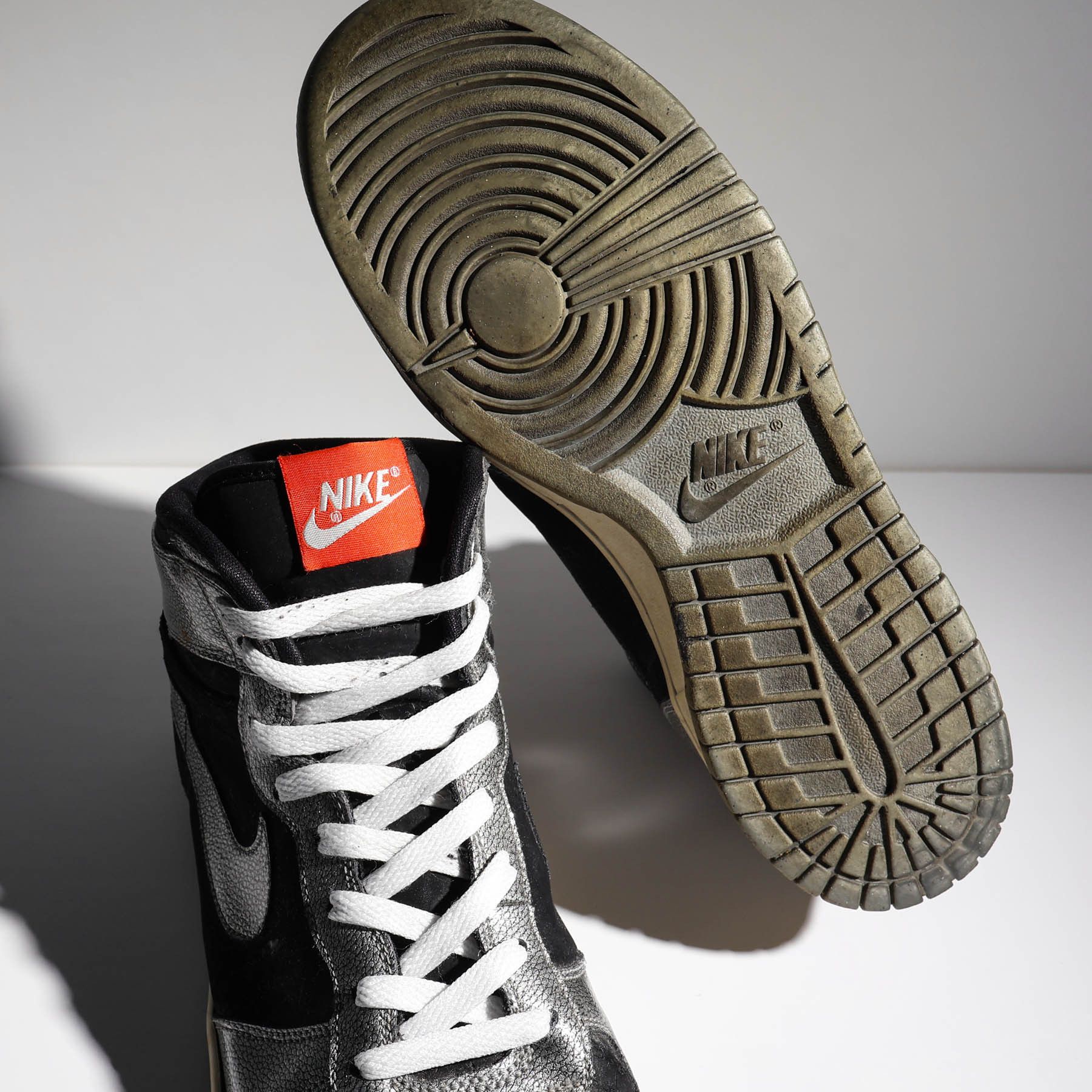Nike Rare Nike Big Nike Logo Distressed Black Silver Sneaker 2010 Size US 10.5 / EU 43-44 - 4 Thumbnail