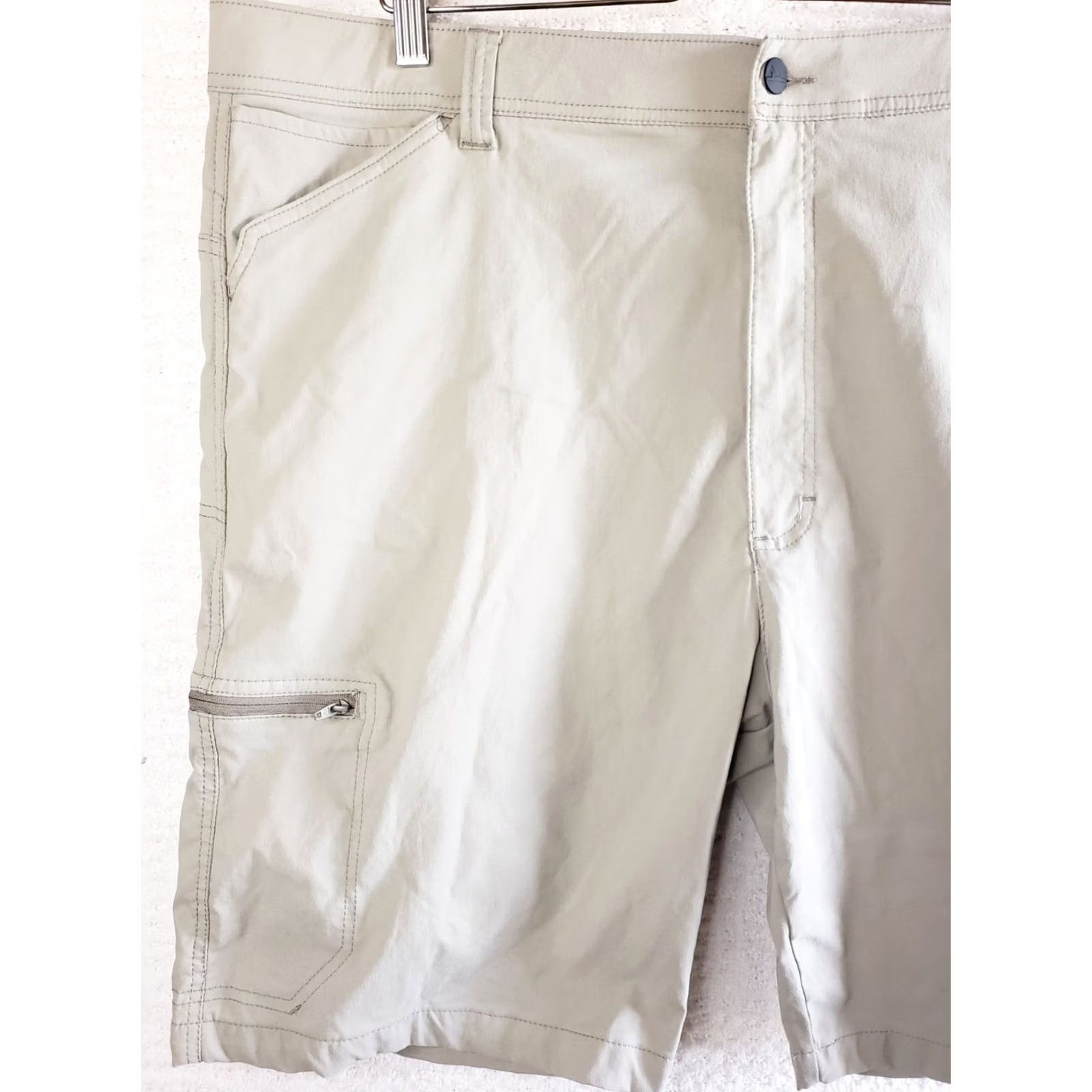 Wrangler Wrangler Cargo Shorts Men 44x10 Regular Nylon Blend Gray UPF 30 Zip Pocket NM NWOT Size US 44 / EU 60 - 2 Thumbnail