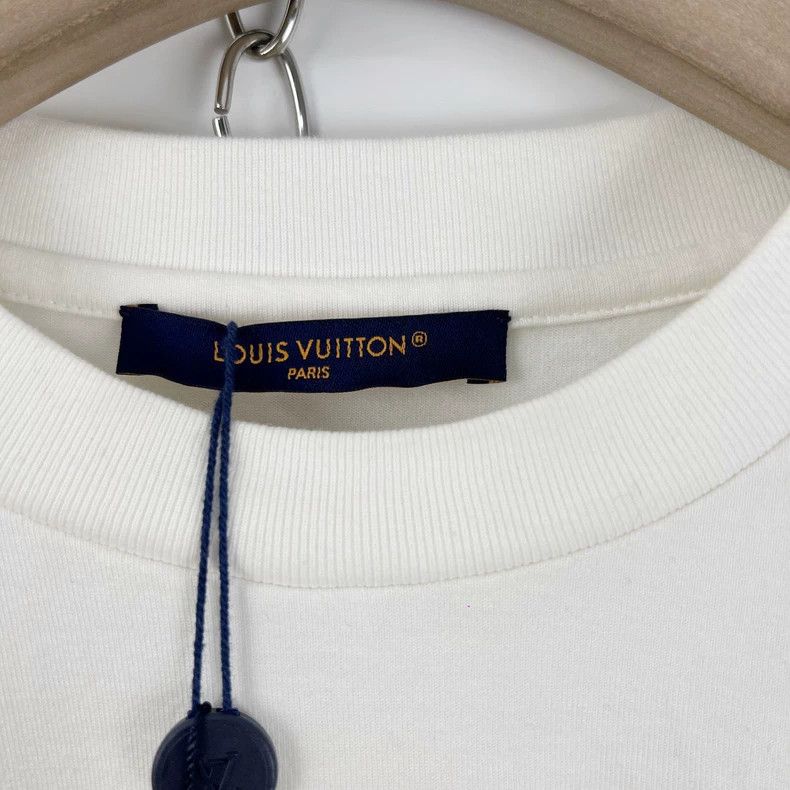 Louis Vuitton Louis Vuitton Chest embossed logo short sleeve Size US XS / EU 42 / 0 - 3 Thumbnail
