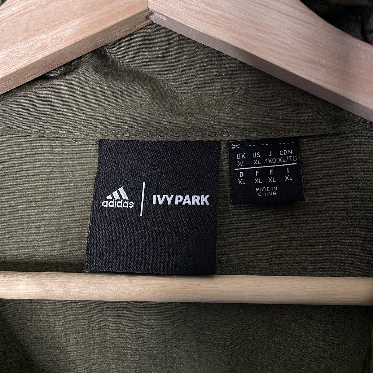 Adidas × Ivy Park Windbreaker Size XL / US 12-14 / IT 48-50 - 2 Thumbnail