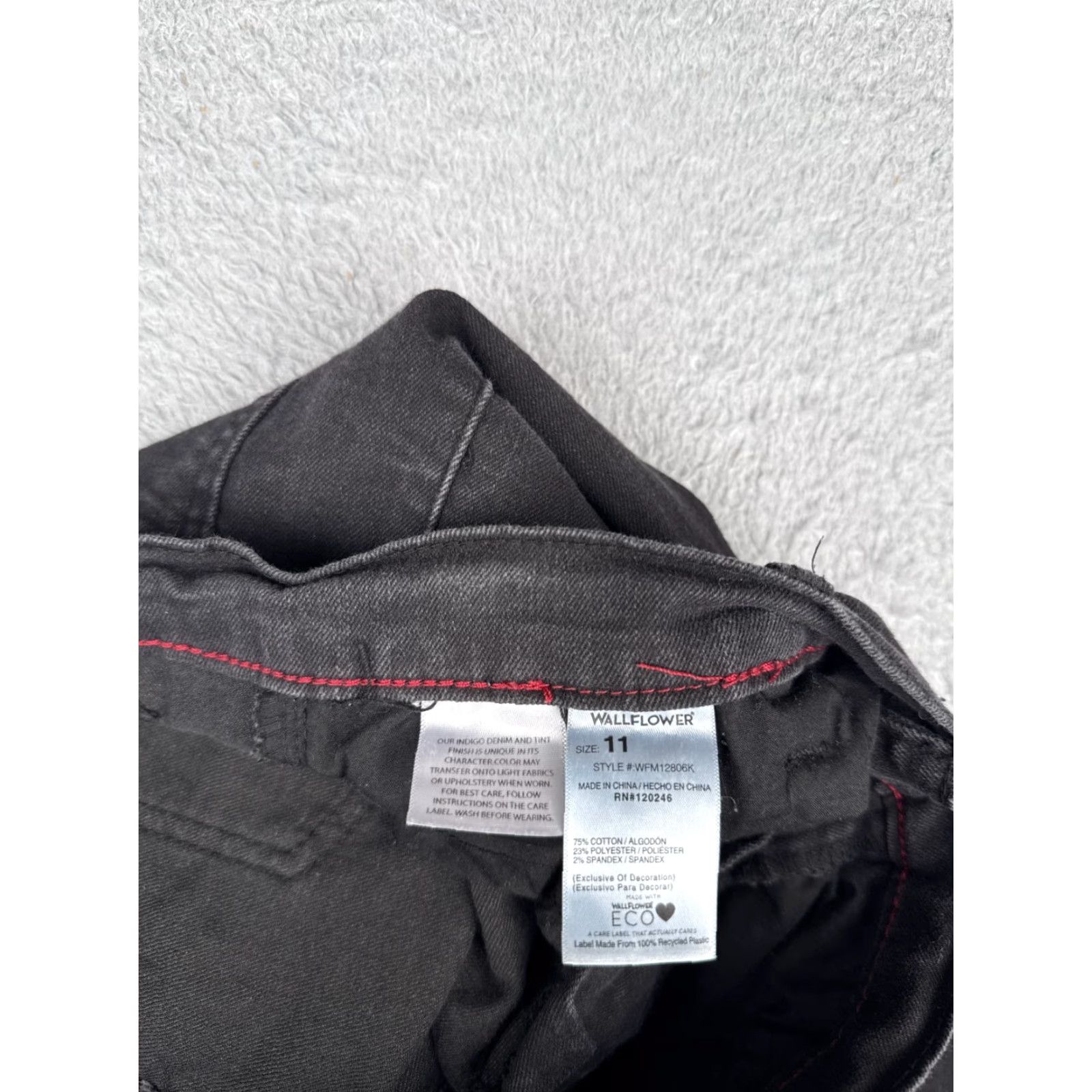 Vintage Wallflower Jeans Wallflower Jeans Black Denim 11 Juniors High Rise Stretch 5-Pocket Design Cotton Blend Womens Jeans Hip-Length Tapered Size 32" / US 10 / IT 46 - 7 Thumbnail
